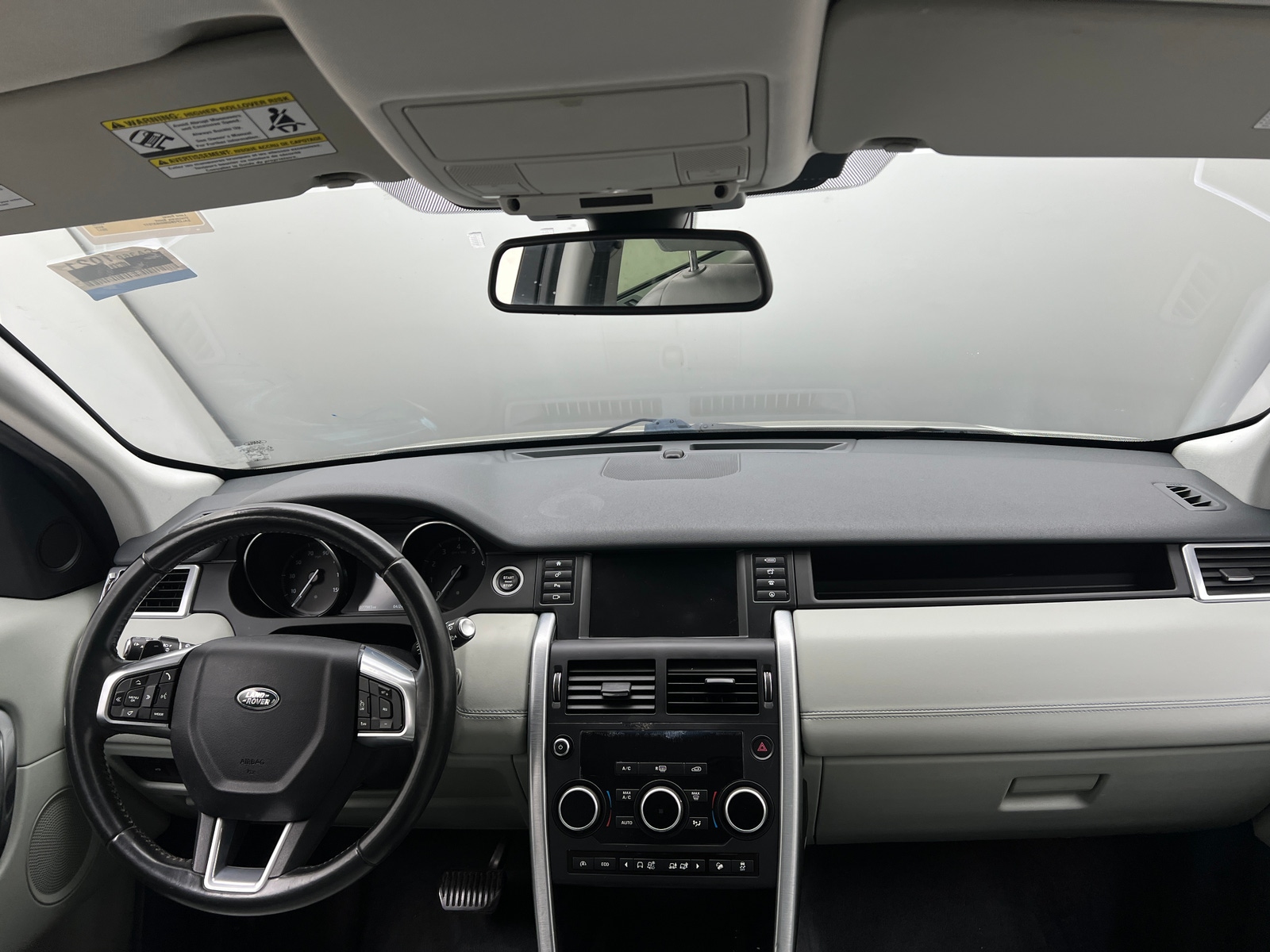 Thumbnail: 2017 Land Rover Discovery Sport - 2