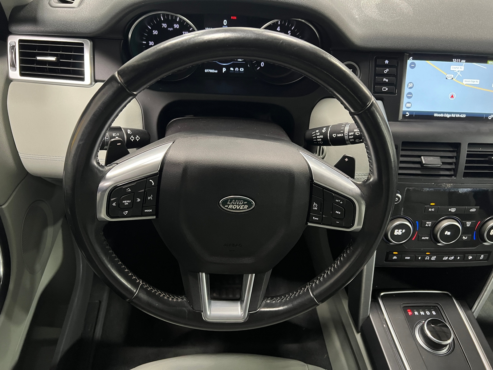 Thumbnail: 2017 Land Rover Discovery Sport - 4