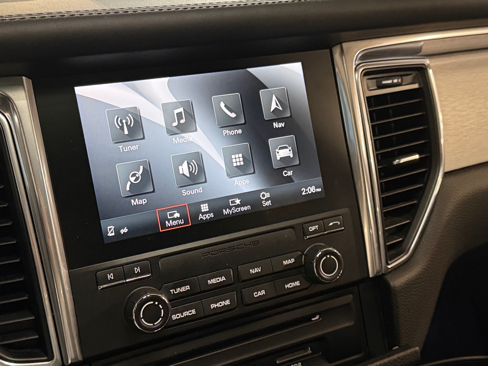 Thumbnail: 2017 Porsche Macan - 3