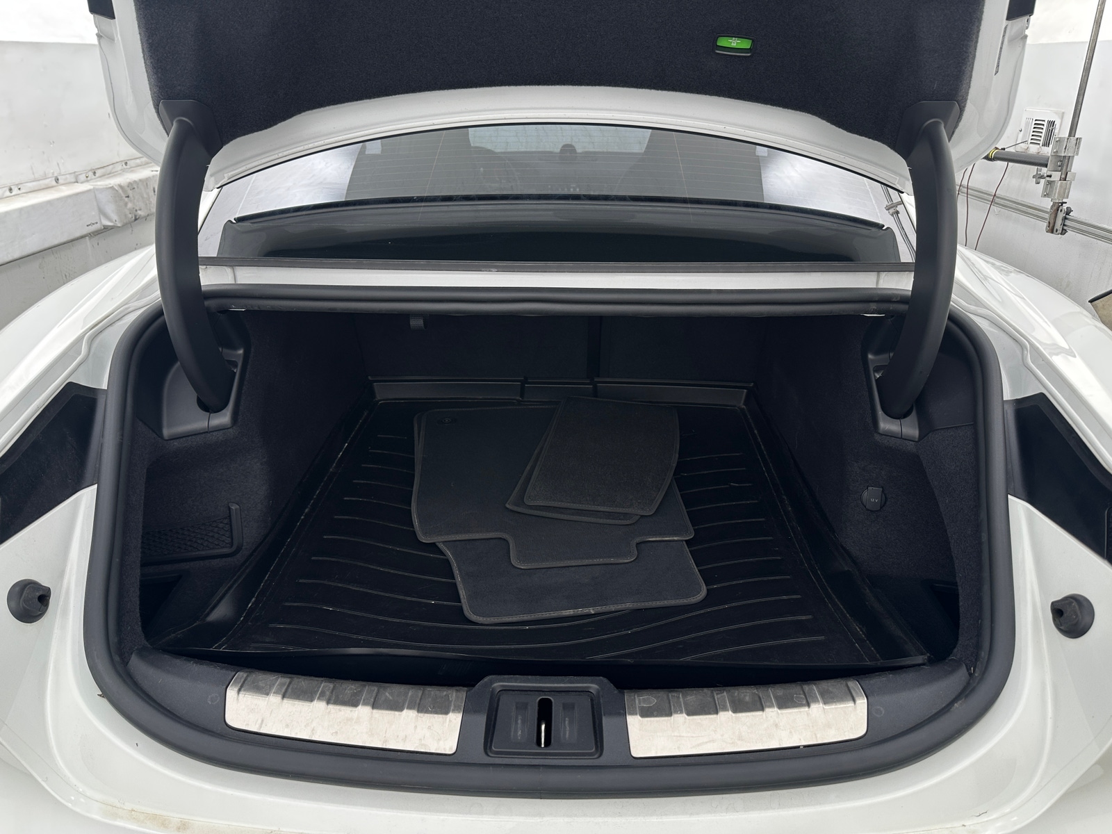 Thumbnail: 2020 Porsche Taycan - 6