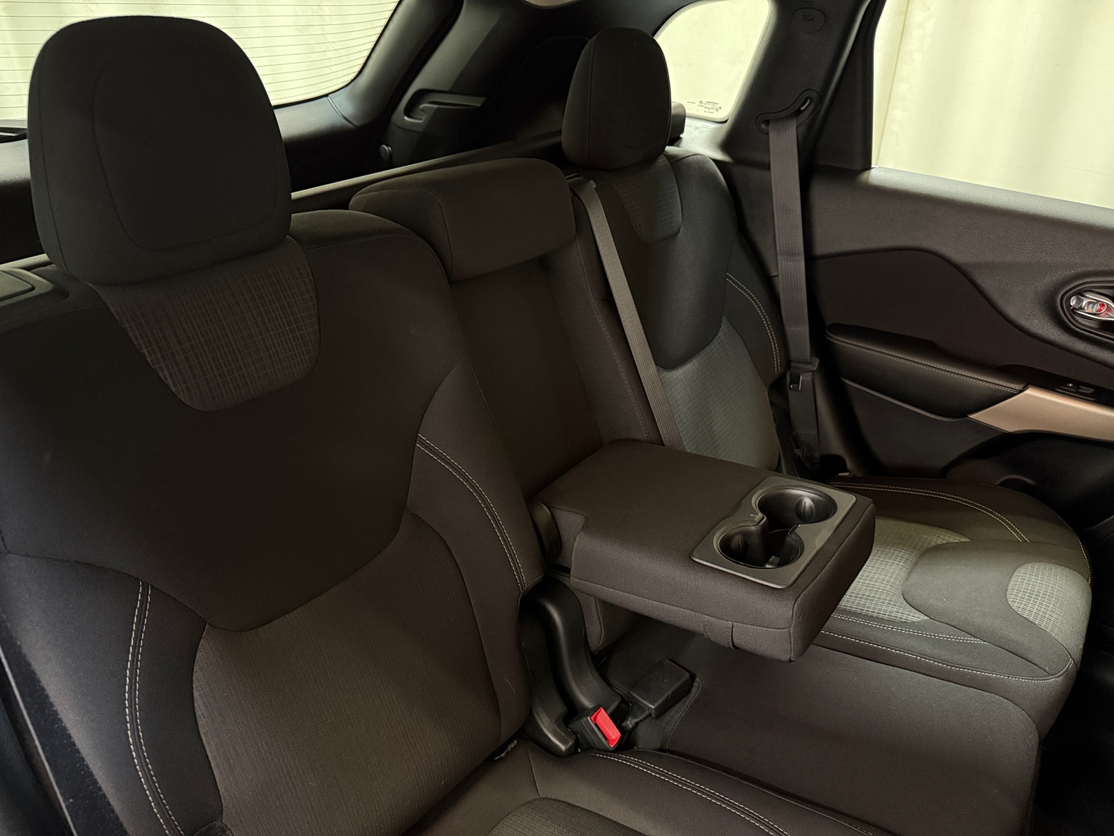 Thumbnail: 2017 Jeep Cherokee - 6