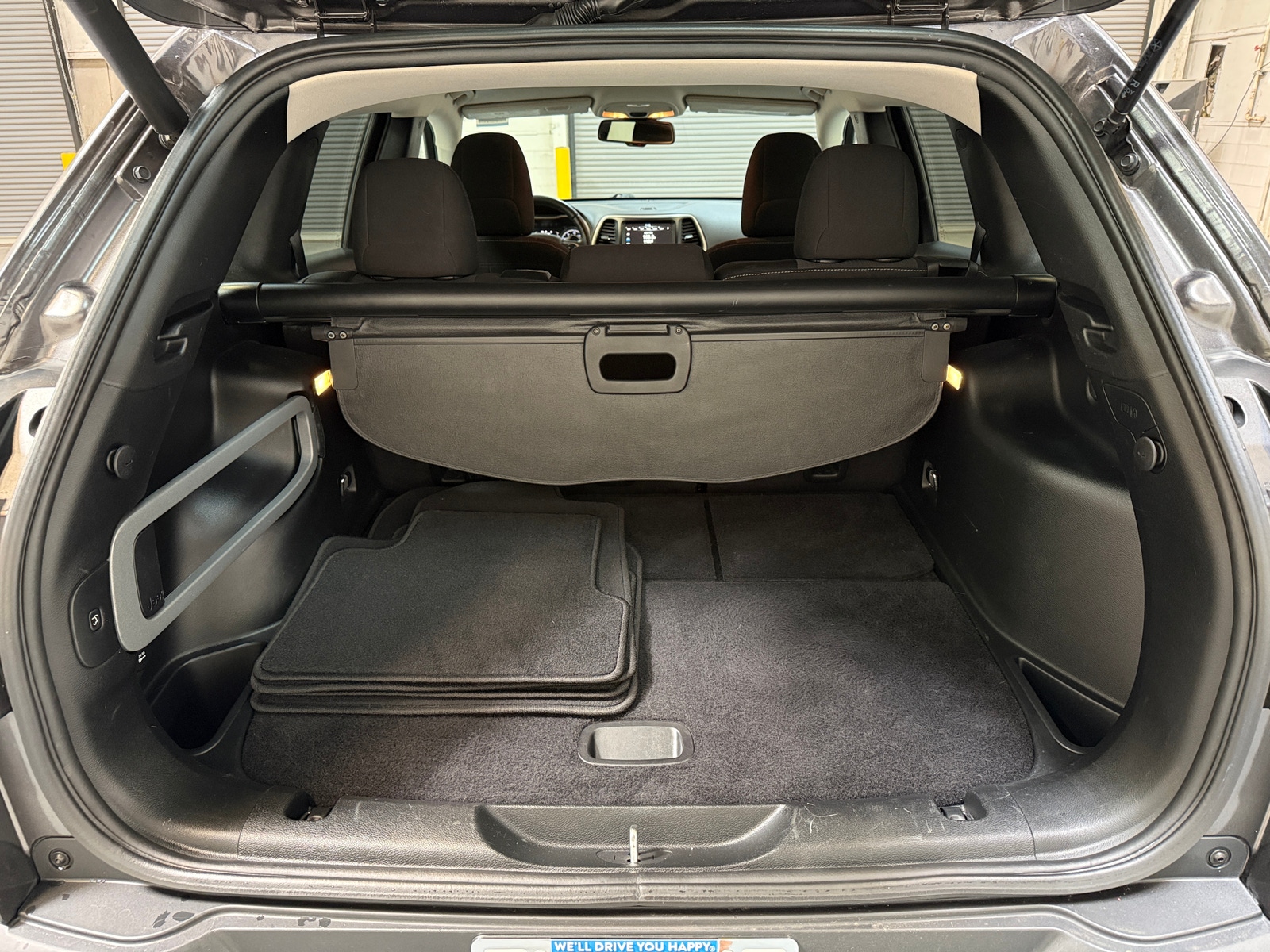 Thumbnail: 2017 Jeep Cherokee - 7