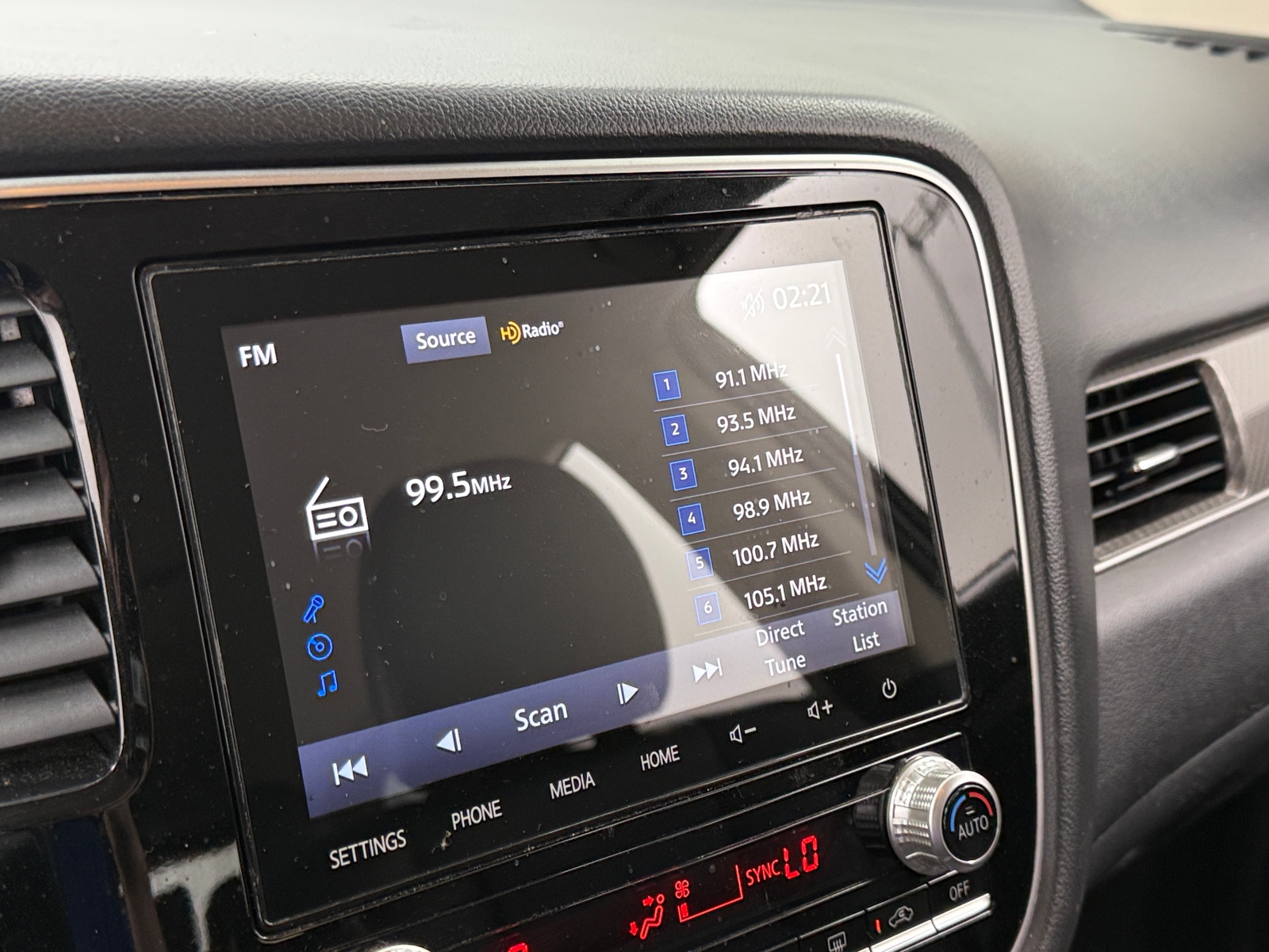 Thumbnail: 2020 Mitsubishi Outlander - 3