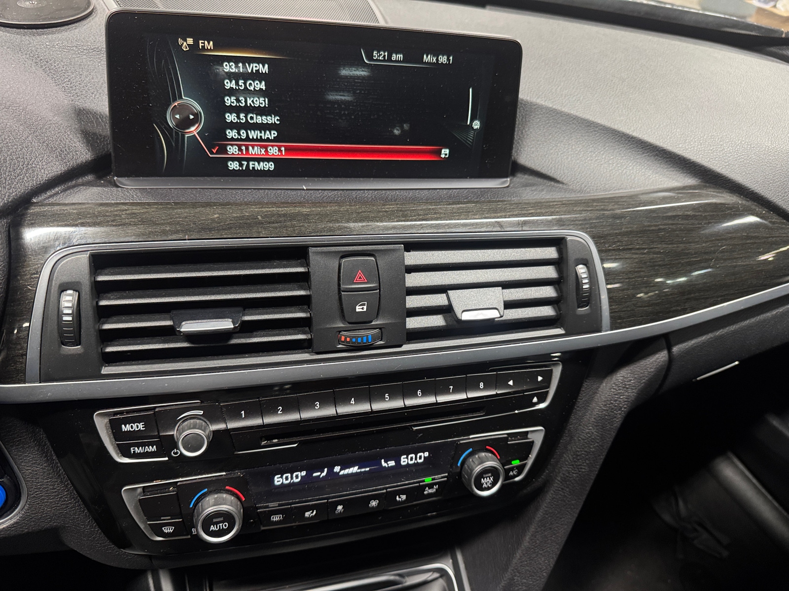 Thumbnail: 2016 BMW 3 Series - 3
