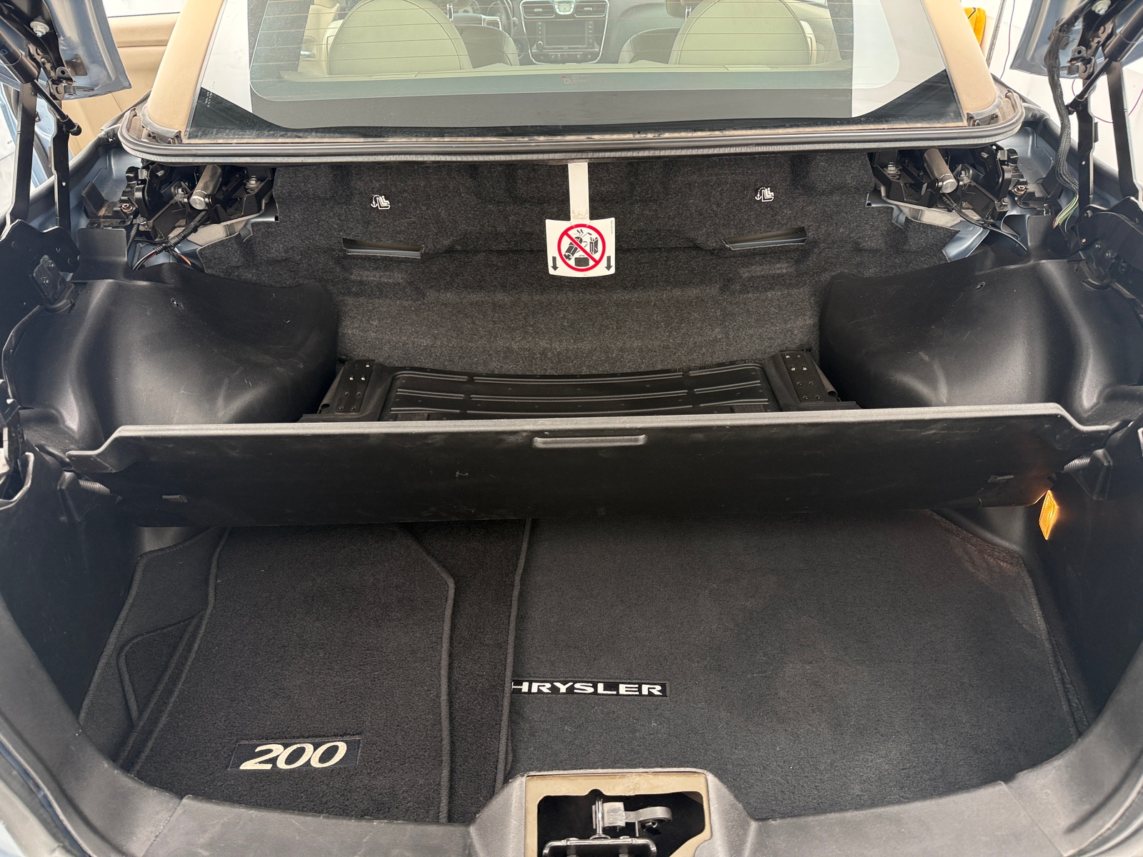 Thumbnail: 2013 Chrysler 200 - 6