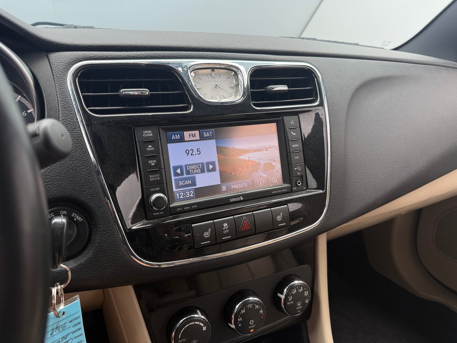 Thumbnail: 2013 Chrysler 200 - 3