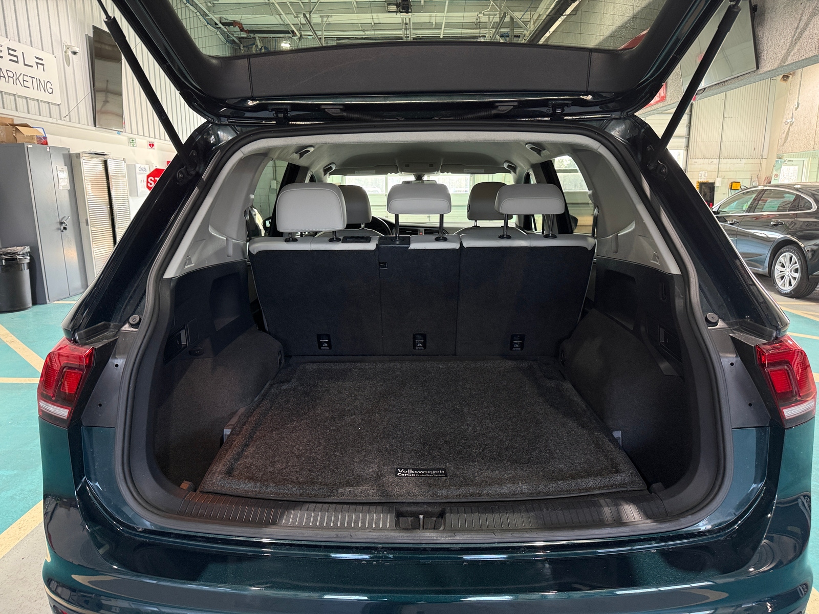 Thumbnail: 2019 Volkswagen Tiguan - 6