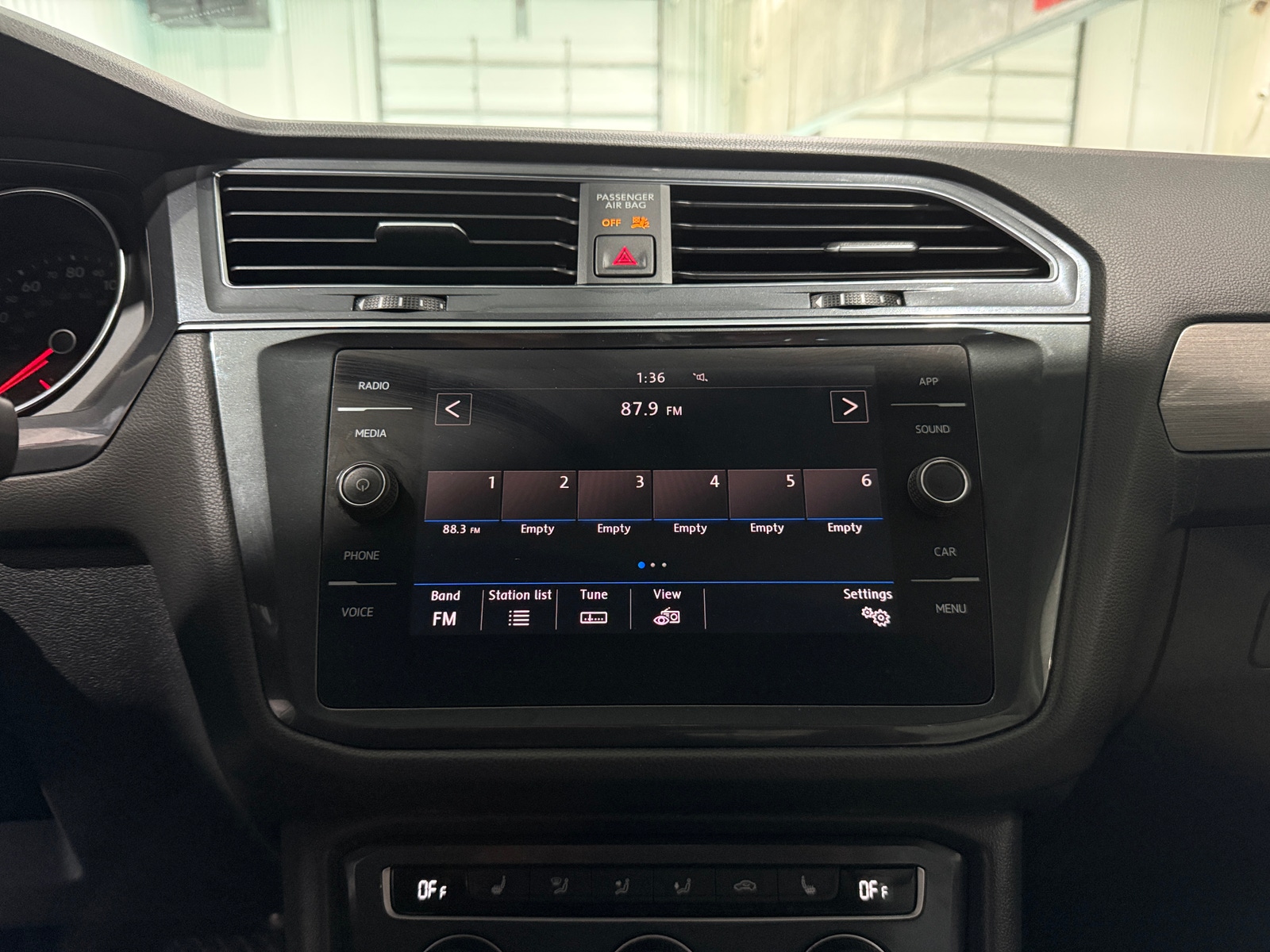 Thumbnail: 2019 Volkswagen Tiguan - 3