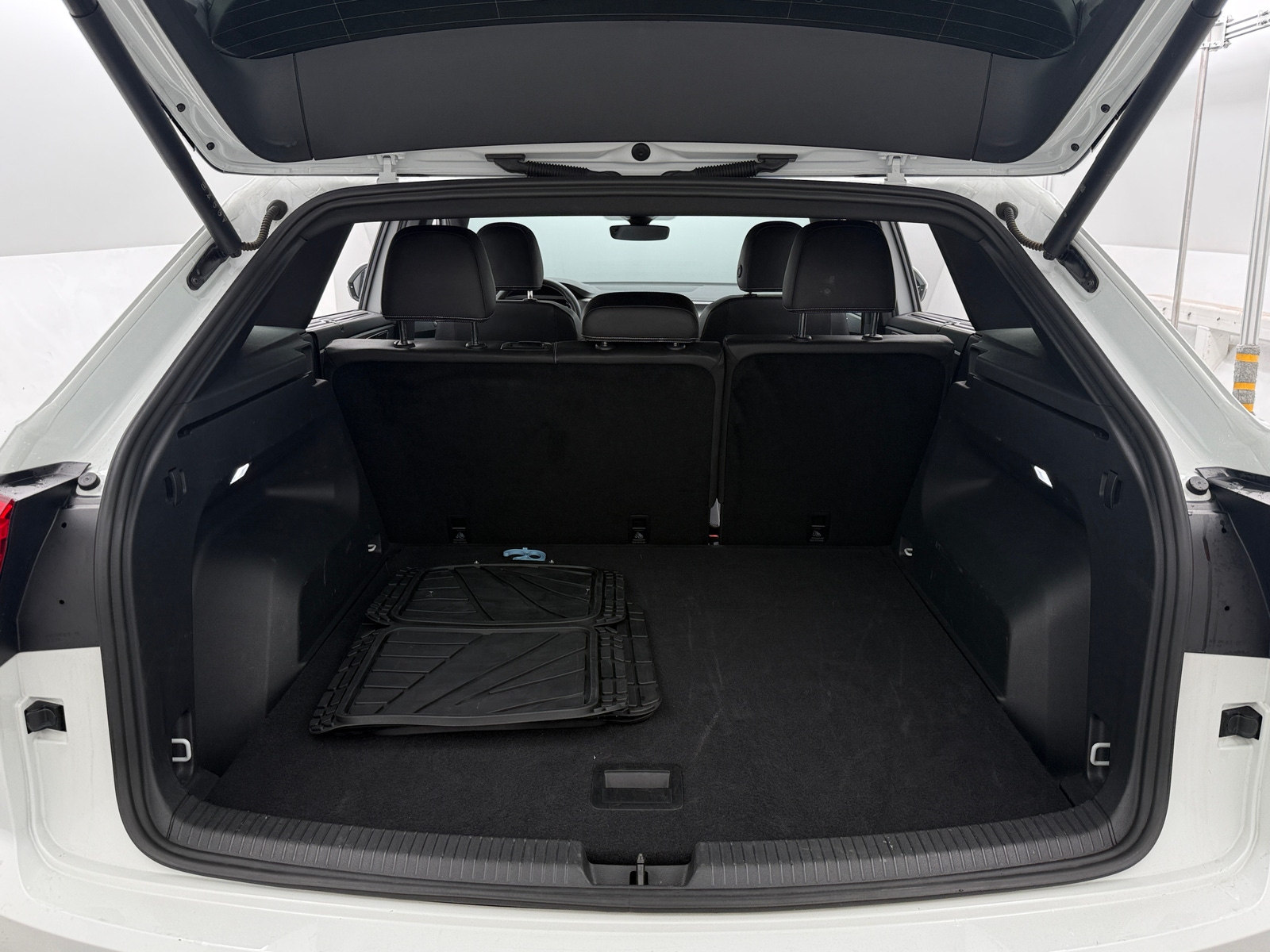 Thumbnail: 2025 Volkswagen Atlas - 6