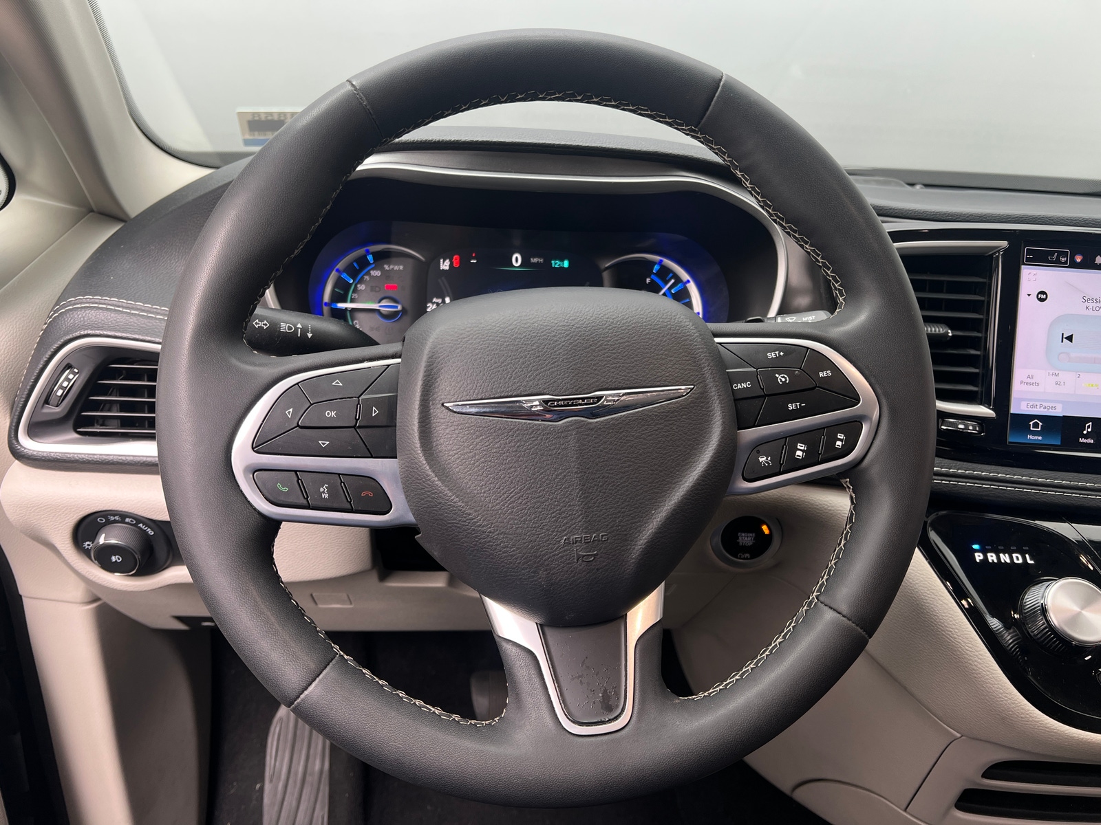 Thumbnail: 2023 Chrysler Pacifica - 4