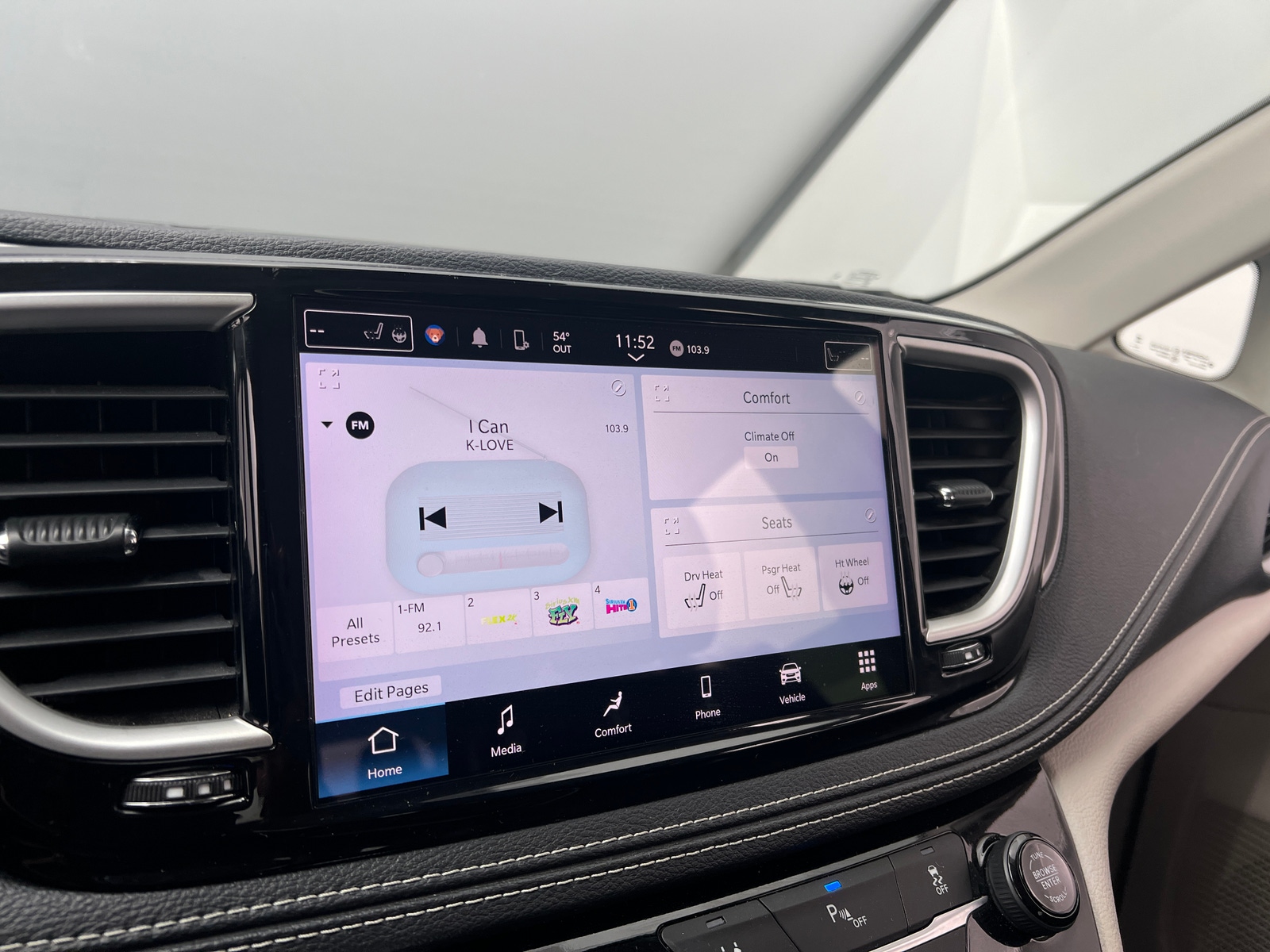Thumbnail: 2023 Chrysler Pacifica - 3