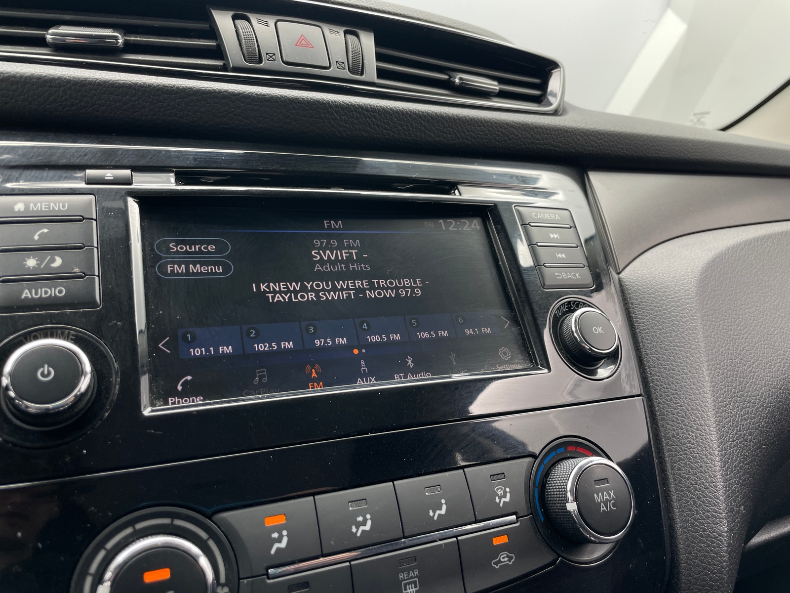 Thumbnail: 2020 Nissan Rogue Sport - 4