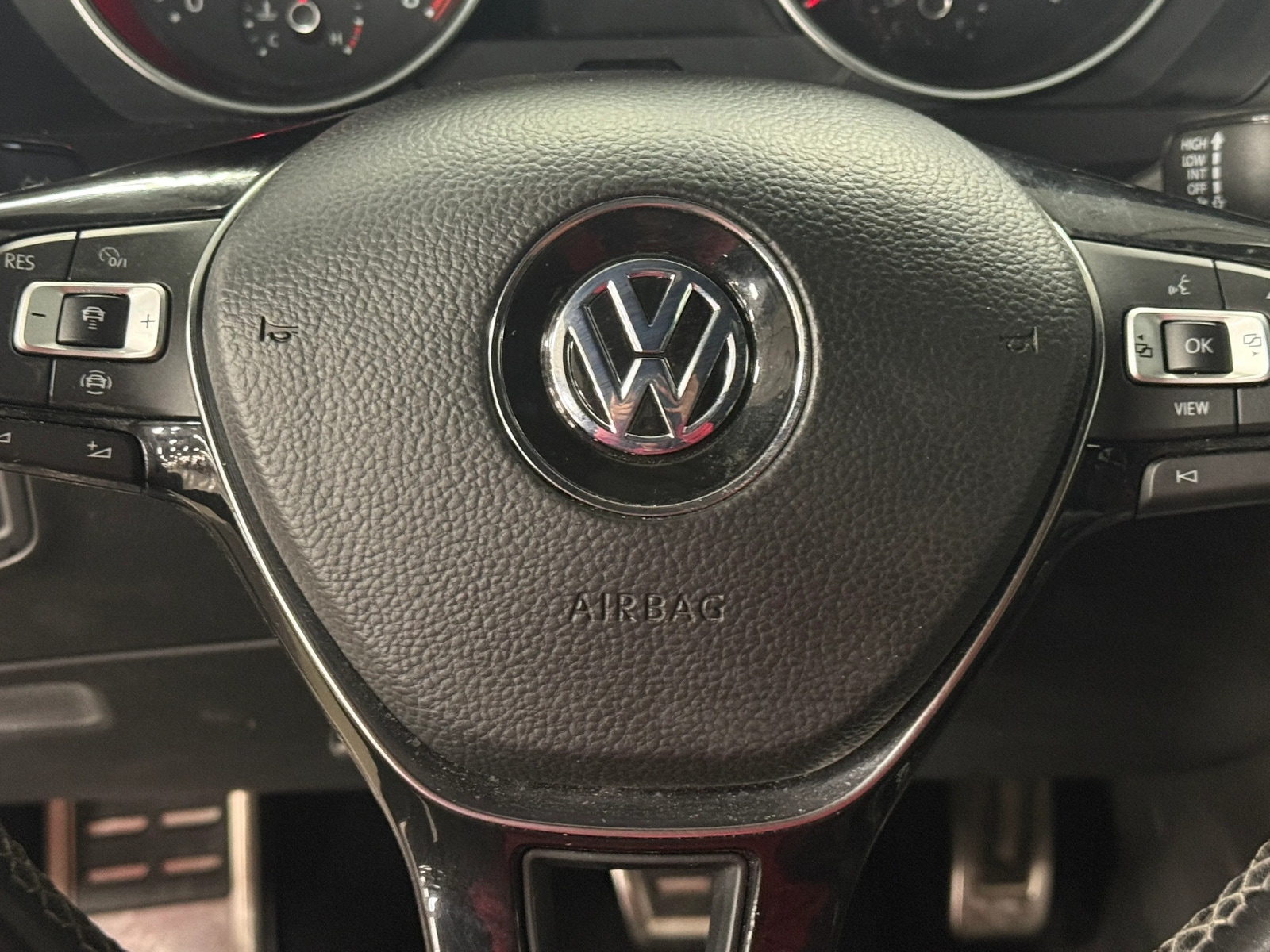 Thumbnail: 2021 Volkswagen Tiguan - 4