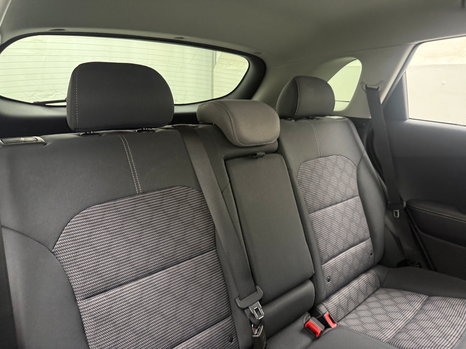 Thumbnail: 2022 Kia Niro - 6