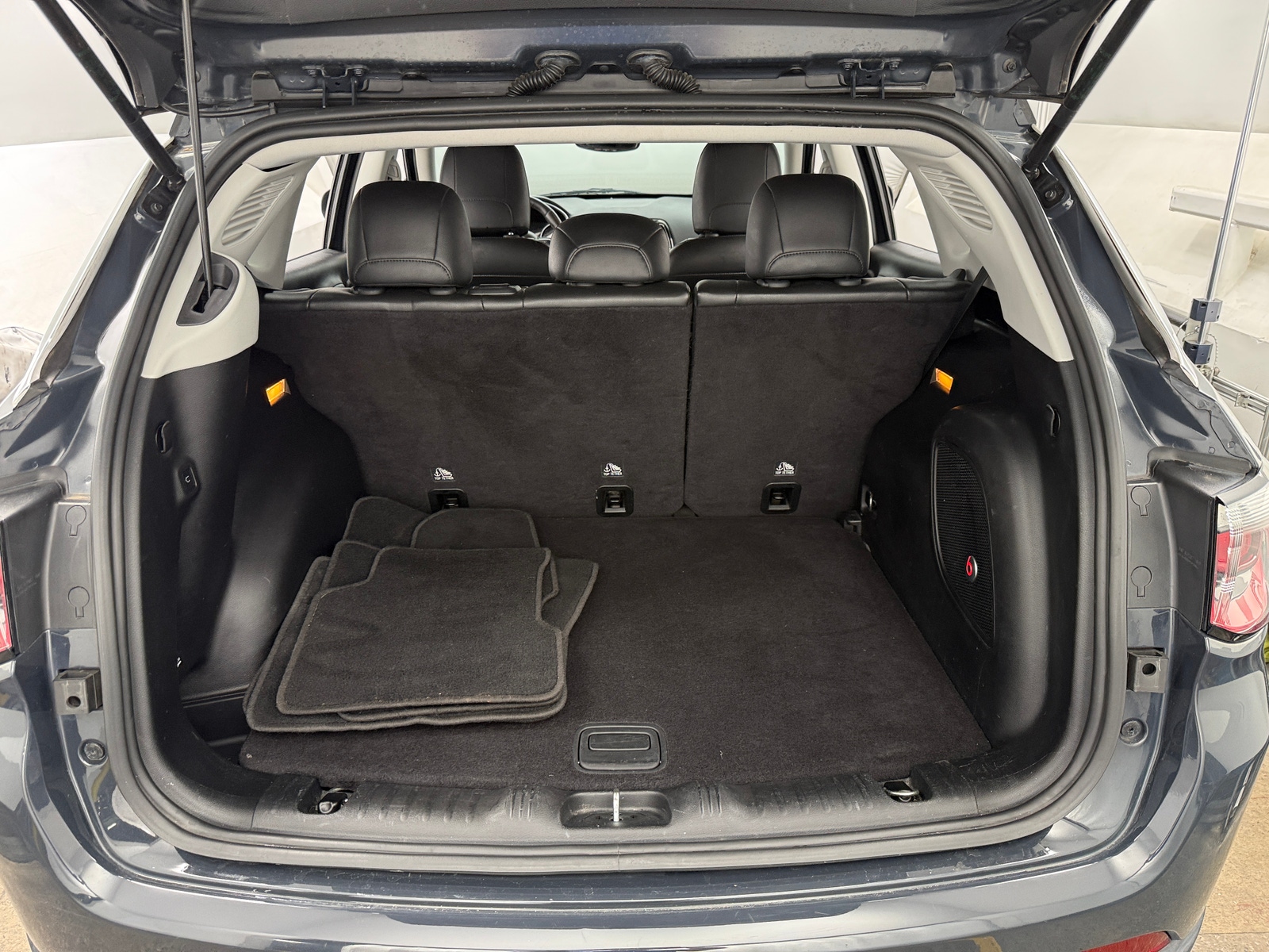 Thumbnail: 2018 Jeep Compass - 6