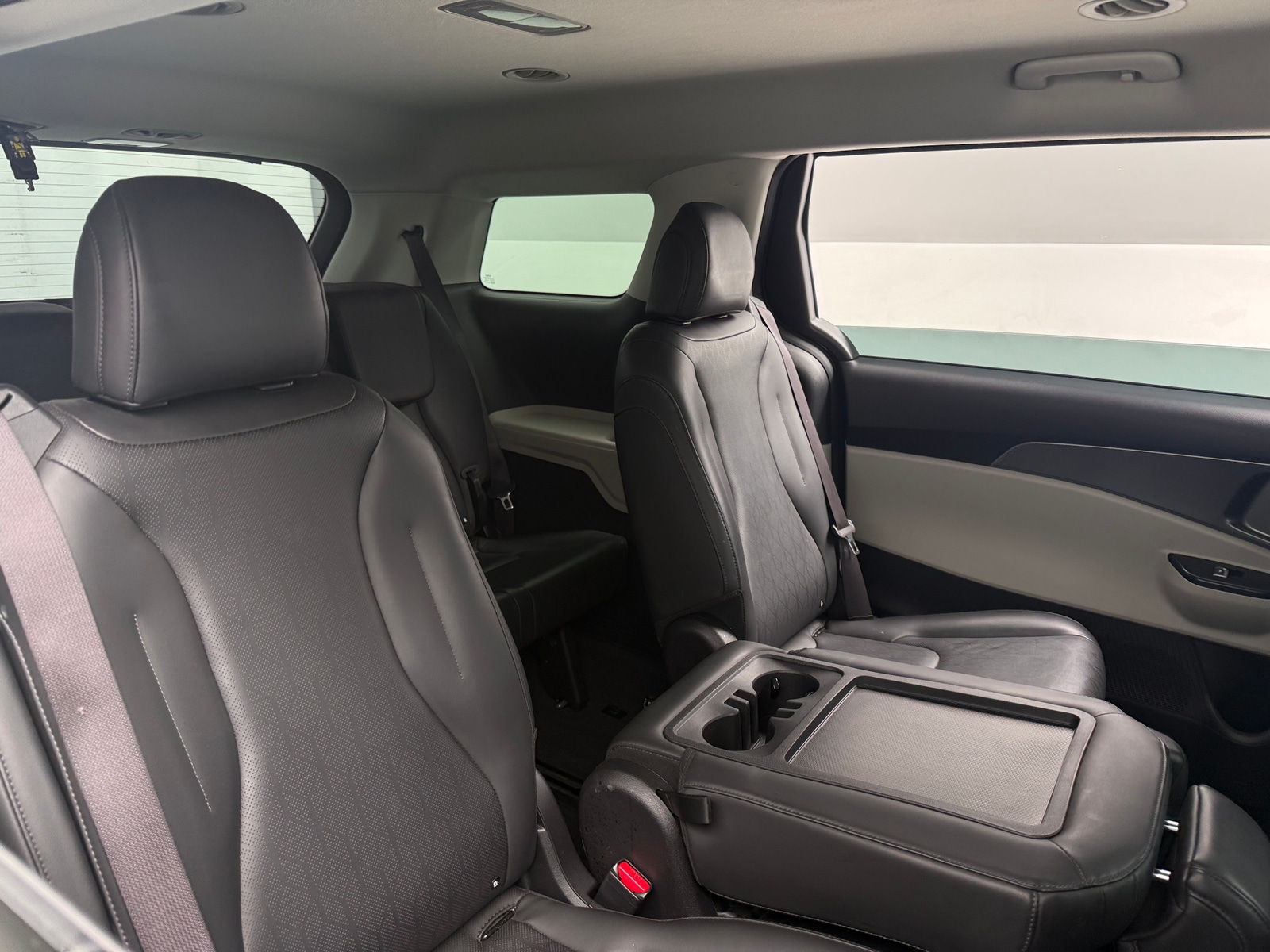 Thumbnail: 2023 Kia Carnival - 5