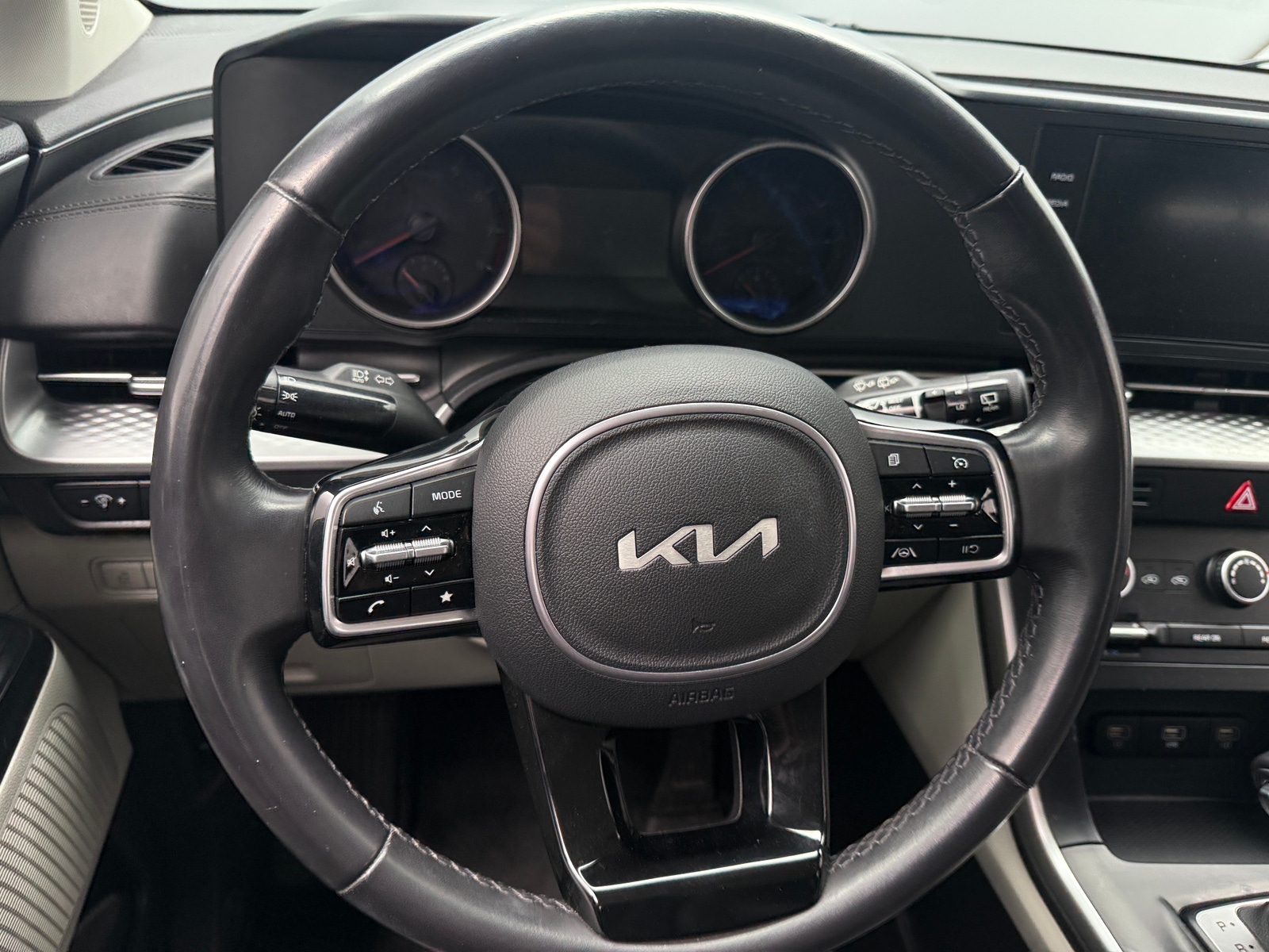 Thumbnail: 2023 Kia Carnival - 4