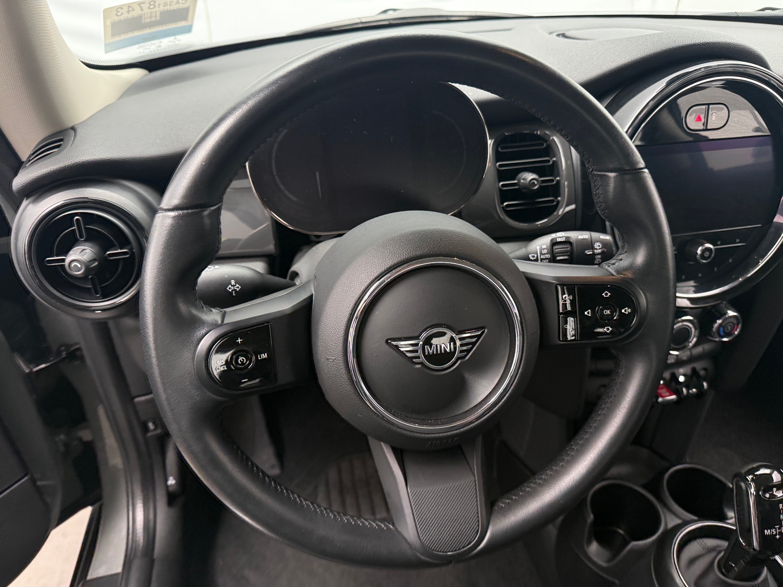 Thumbnail: 2022 MINI Cooper Hardtop - 4