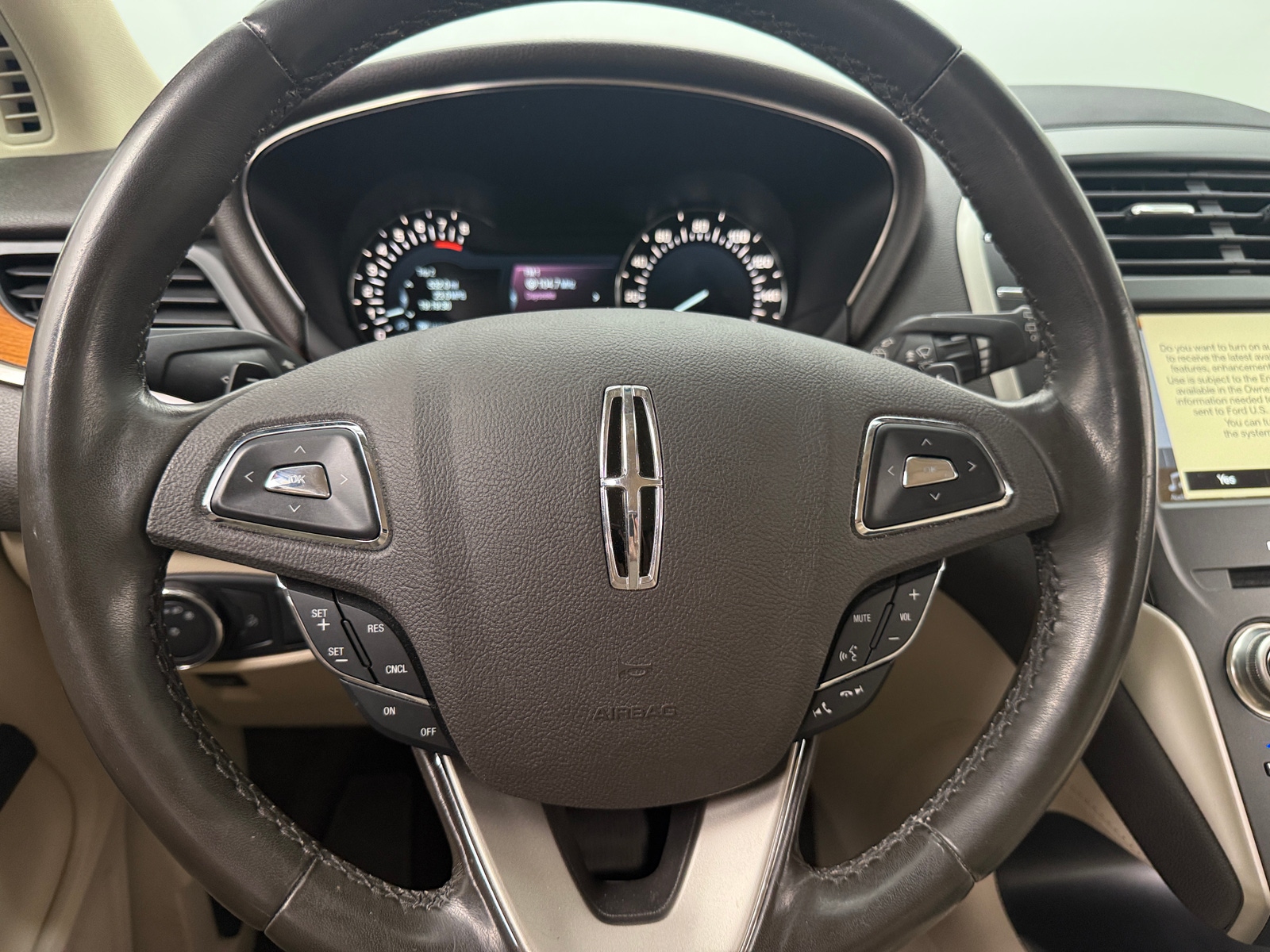 Thumbnail: 2017 Lincoln MKC - 4