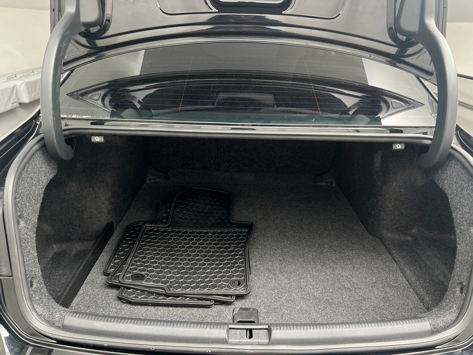 Thumbnail: 2013 Volkswagen Passat - 6