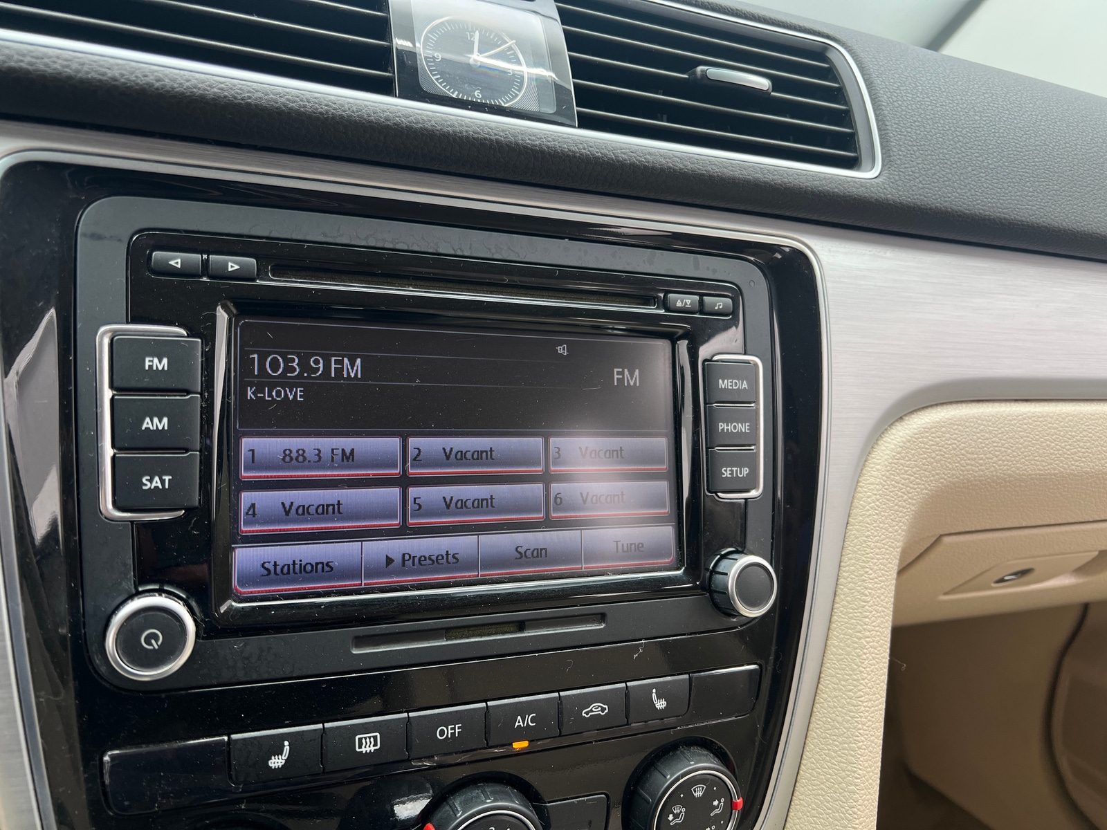 Thumbnail: 2013 Volkswagen Passat - 3