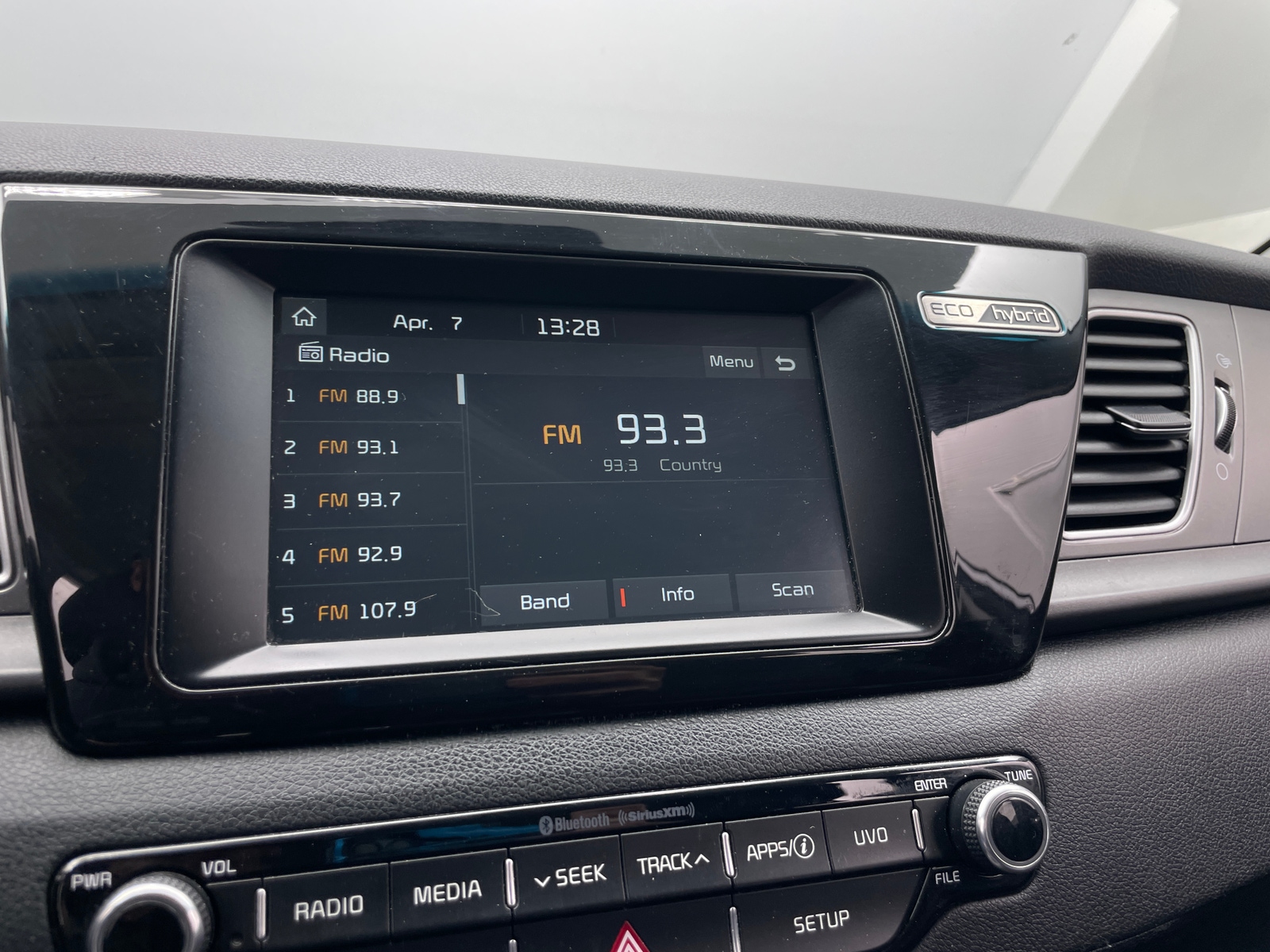 Thumbnail: 2019 Kia Niro - 4