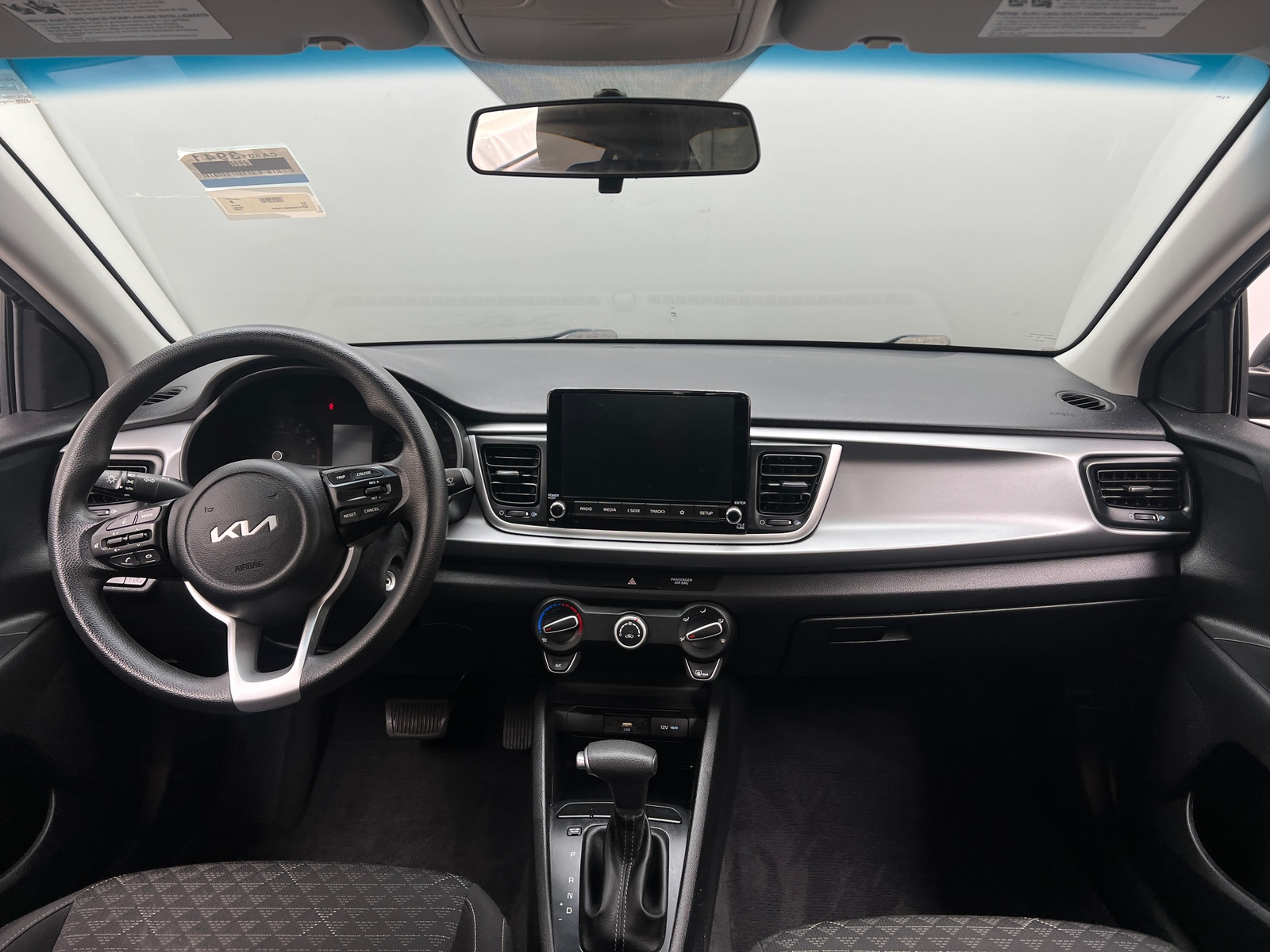 Thumbnail: 2022 Kia Rio - 3