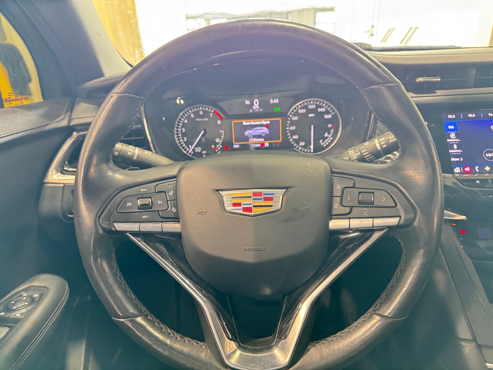 Thumbnail: 2022 Cadillac XT6 - 4