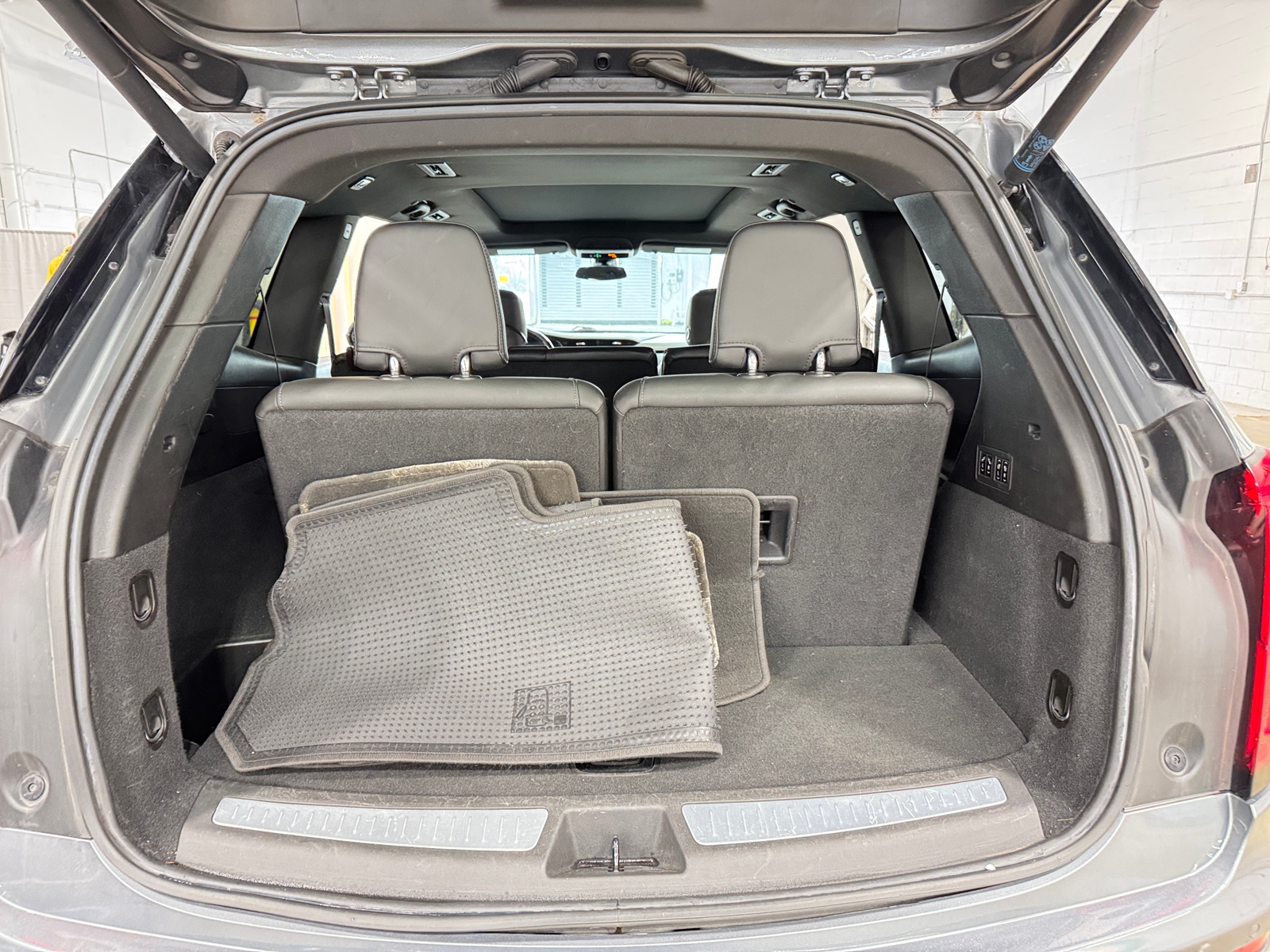 Thumbnail: 2022 Cadillac XT6 - 6