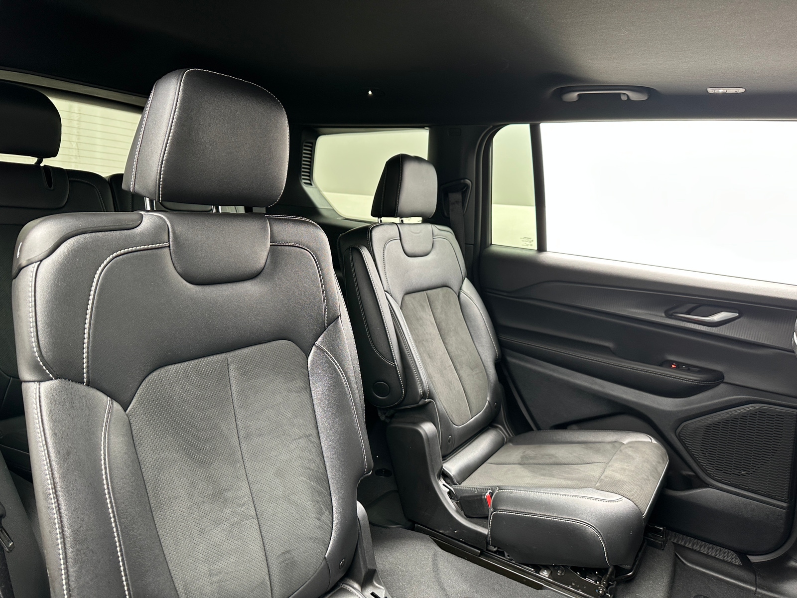 Thumbnail: 2024 Jeep Grand Cherokee L - 5