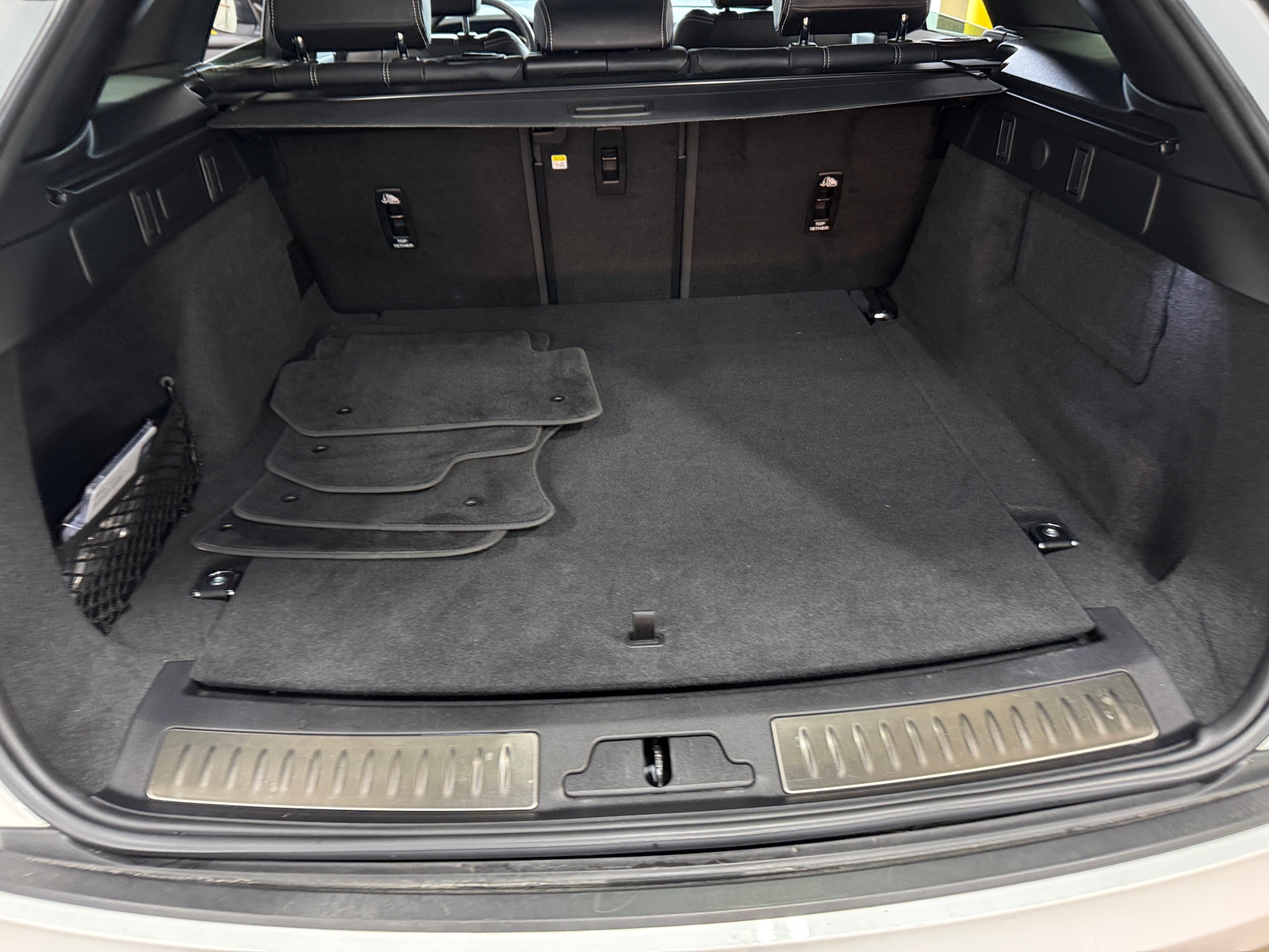 Thumbnail: 2023 Land Rover Range Rover Velar - 6