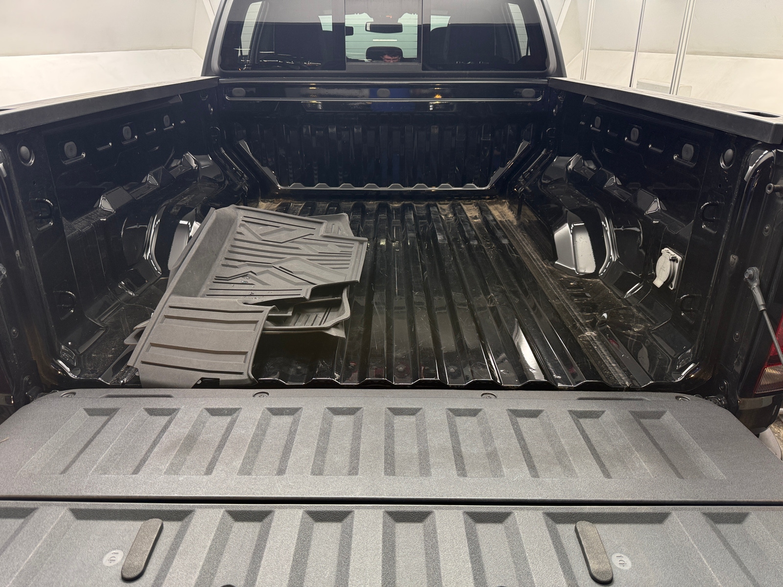 Thumbnail: 2023 Chevrolet Colorado - 6