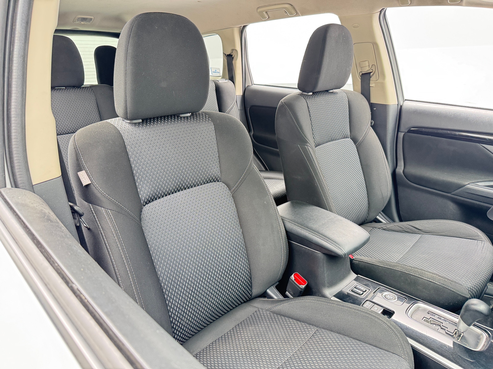 Thumbnail: 2020 Mitsubishi Outlander - 2