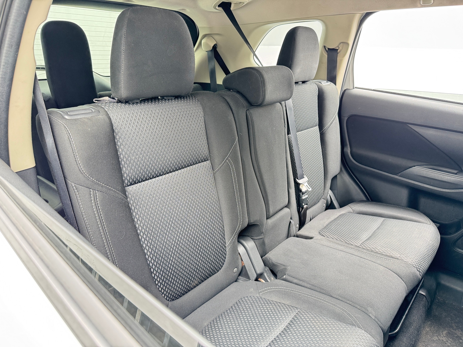 Thumbnail: 2020 Mitsubishi Outlander - 6