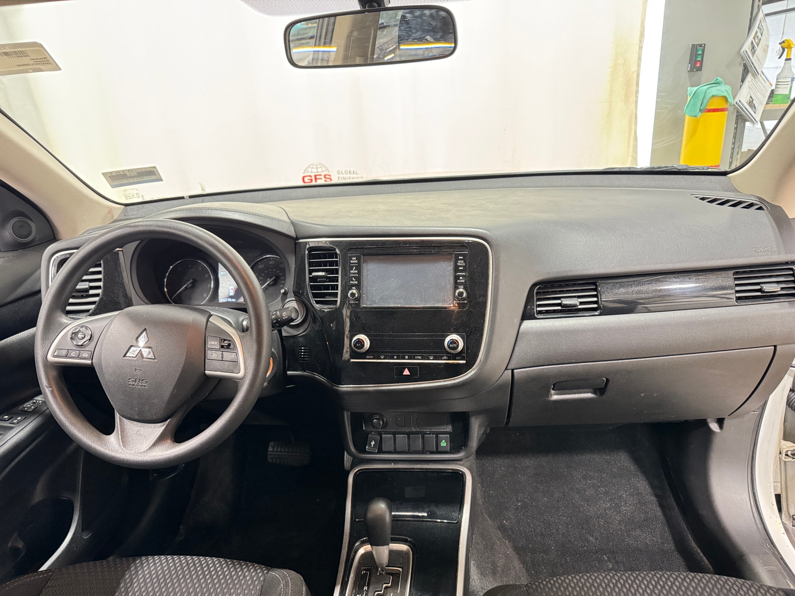 Thumbnail: 2020 Mitsubishi Outlander - 3