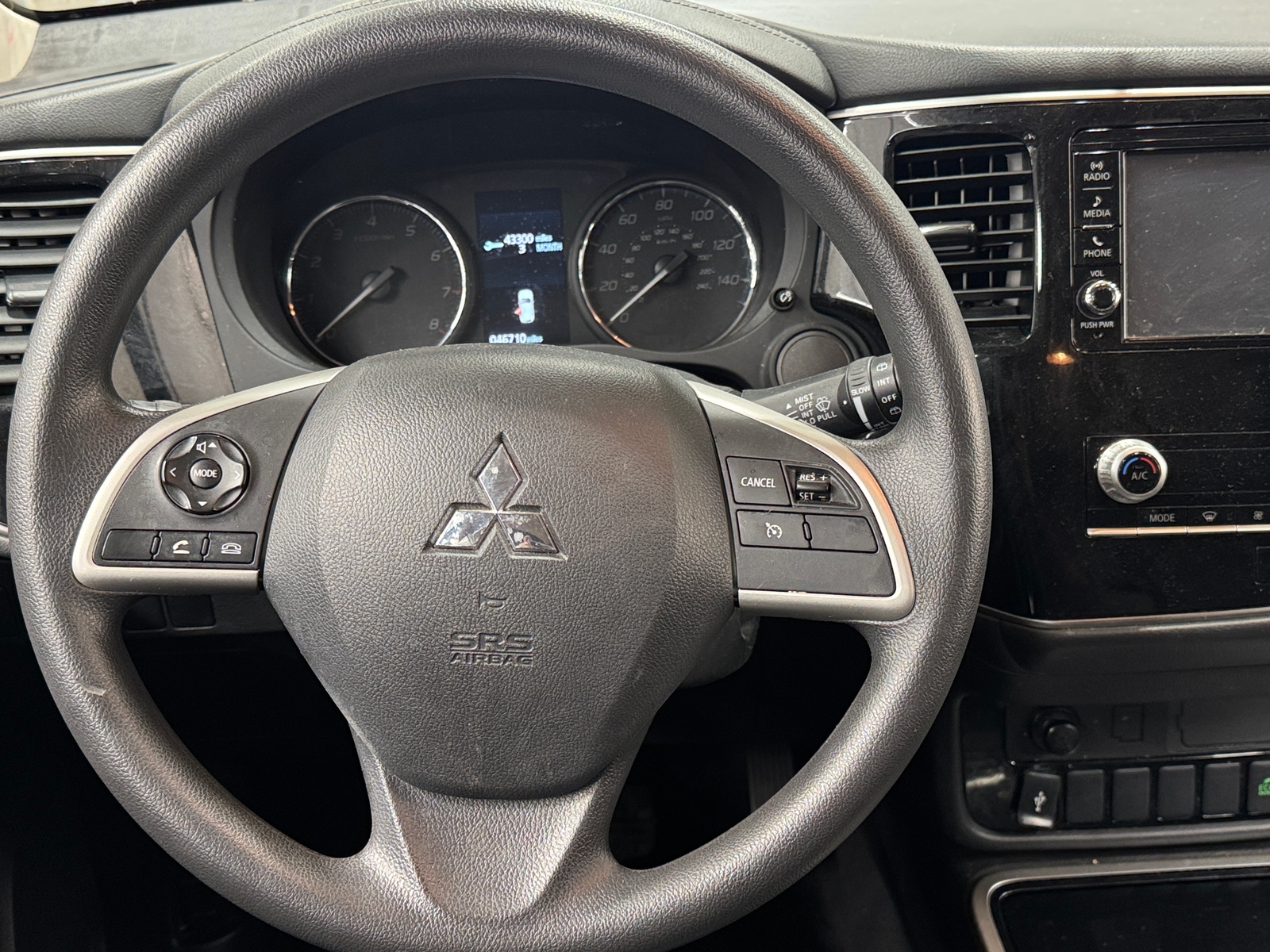 Thumbnail: 2020 Mitsubishi Outlander - 5