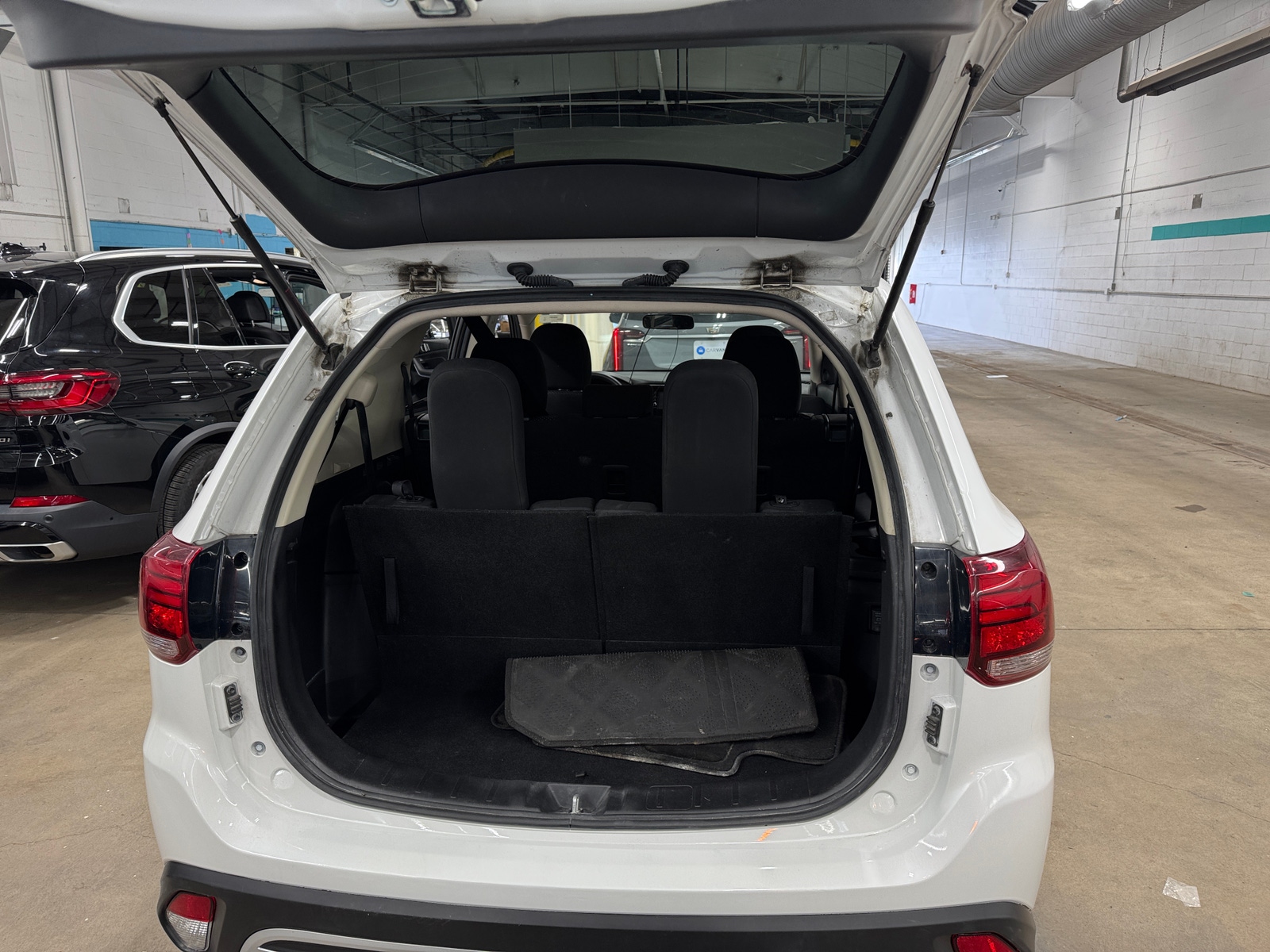 Thumbnail: 2020 Mitsubishi Outlander - 7