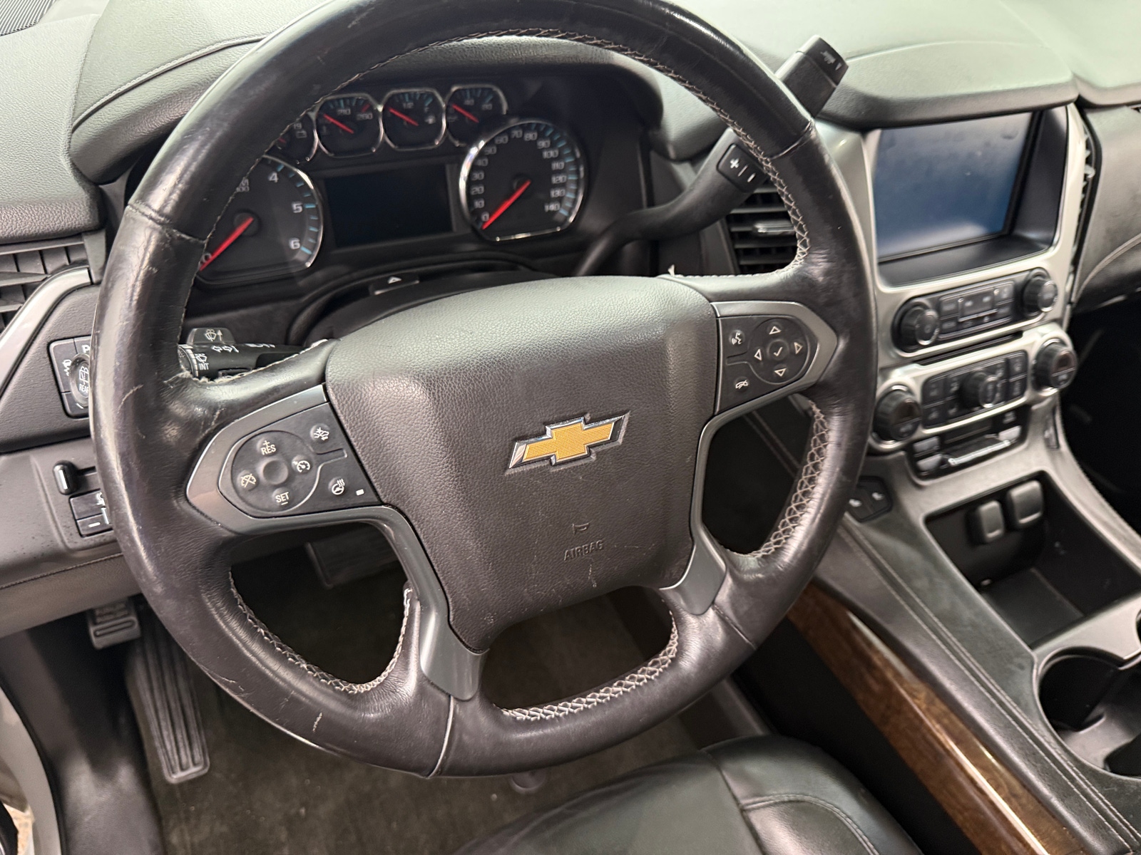 Thumbnail: 2016 Chevrolet Suburban - 4