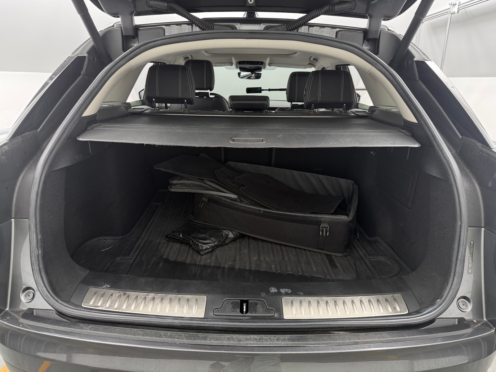 Thumbnail: 2018 Land Rover Range Rover Velar - 6