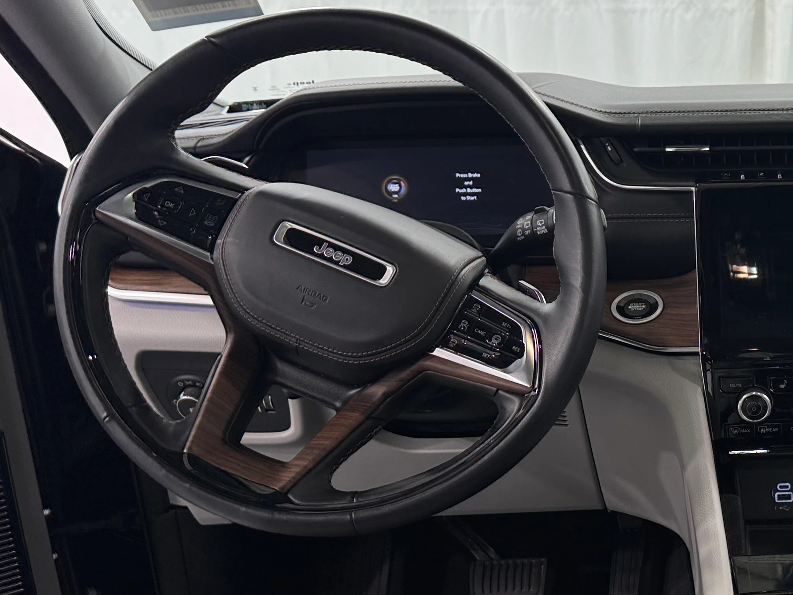 Thumbnail: 2022 Jeep Grand Cherokee - 4