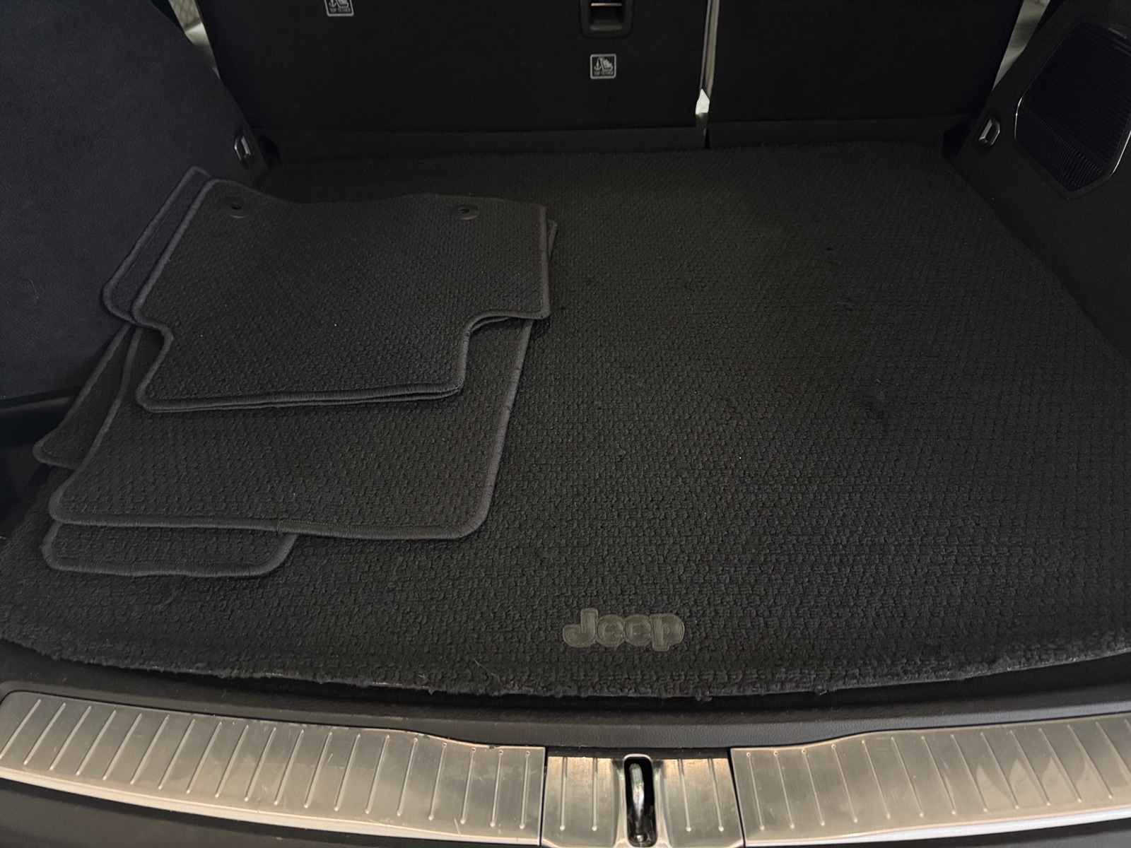 Thumbnail: 2022 Jeep Grand Cherokee - 6