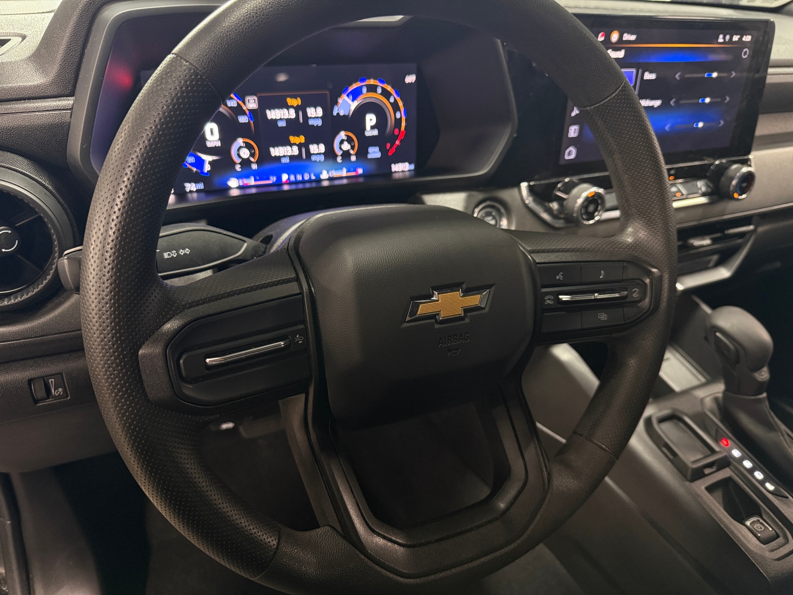 Thumbnail: 2024 Chevrolet Colorado - 5