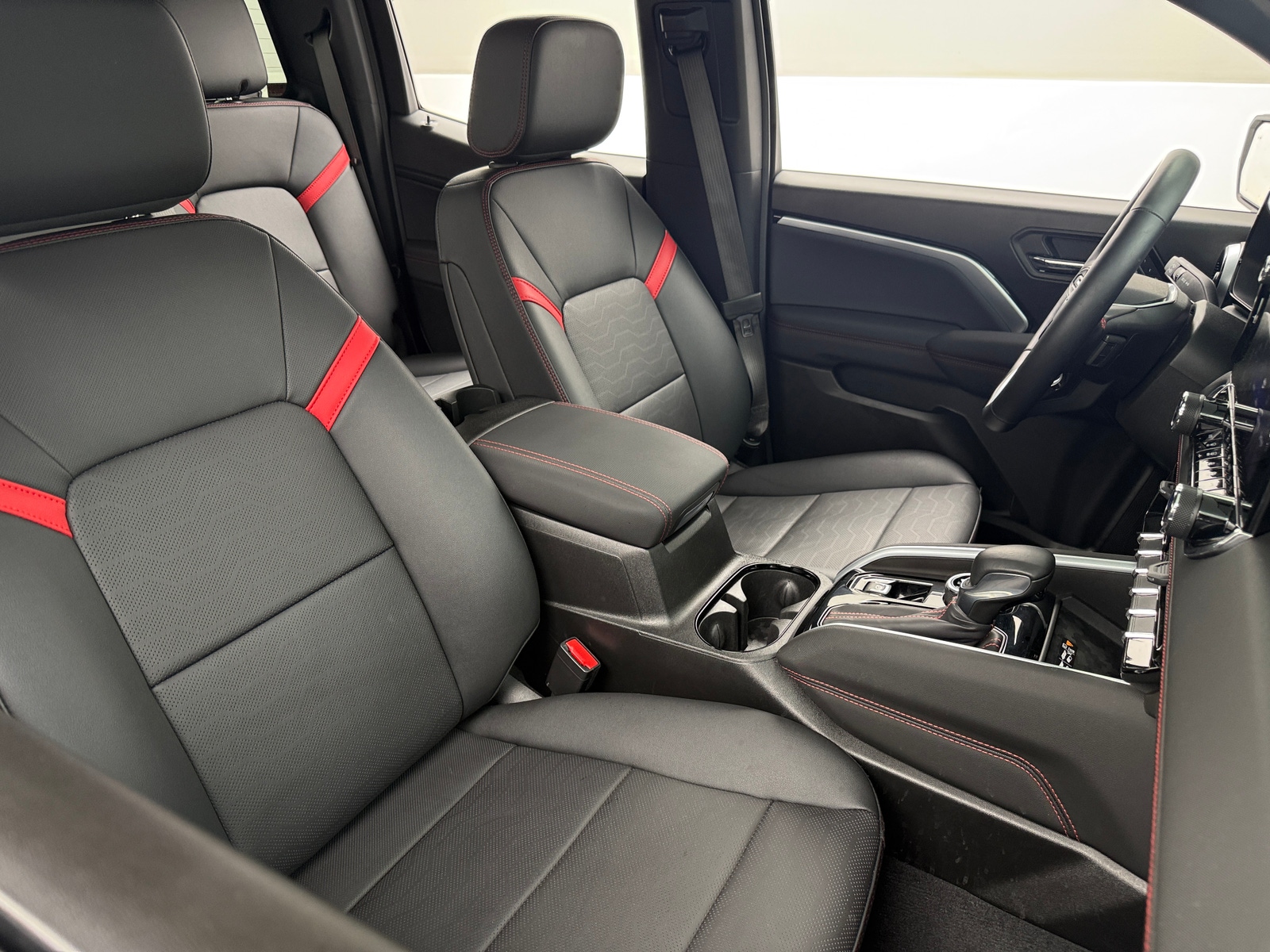 Thumbnail: 2025 Chevrolet Colorado - 2