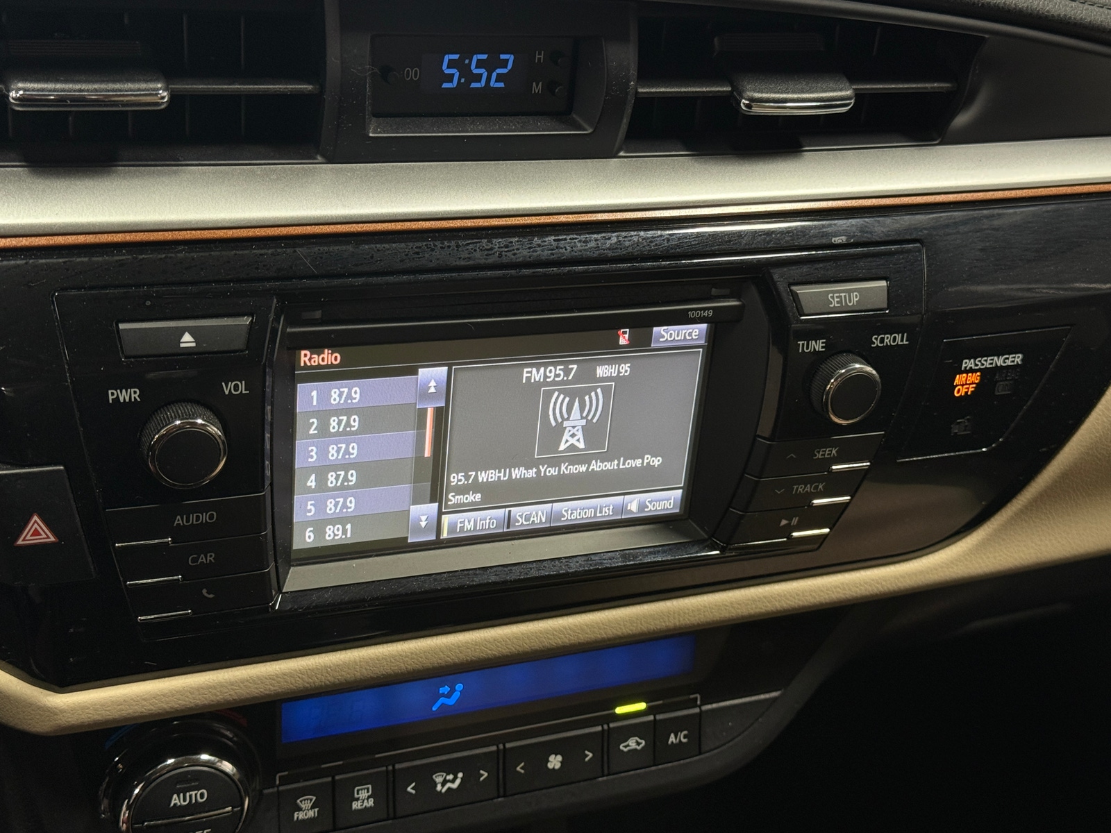 Thumbnail: 2015 Toyota Corolla - 4