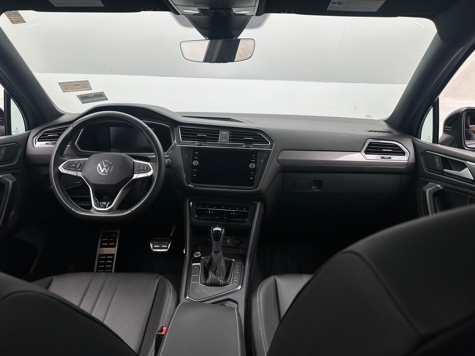 Thumbnail: 2023 Volkswagen Tiguan - 2