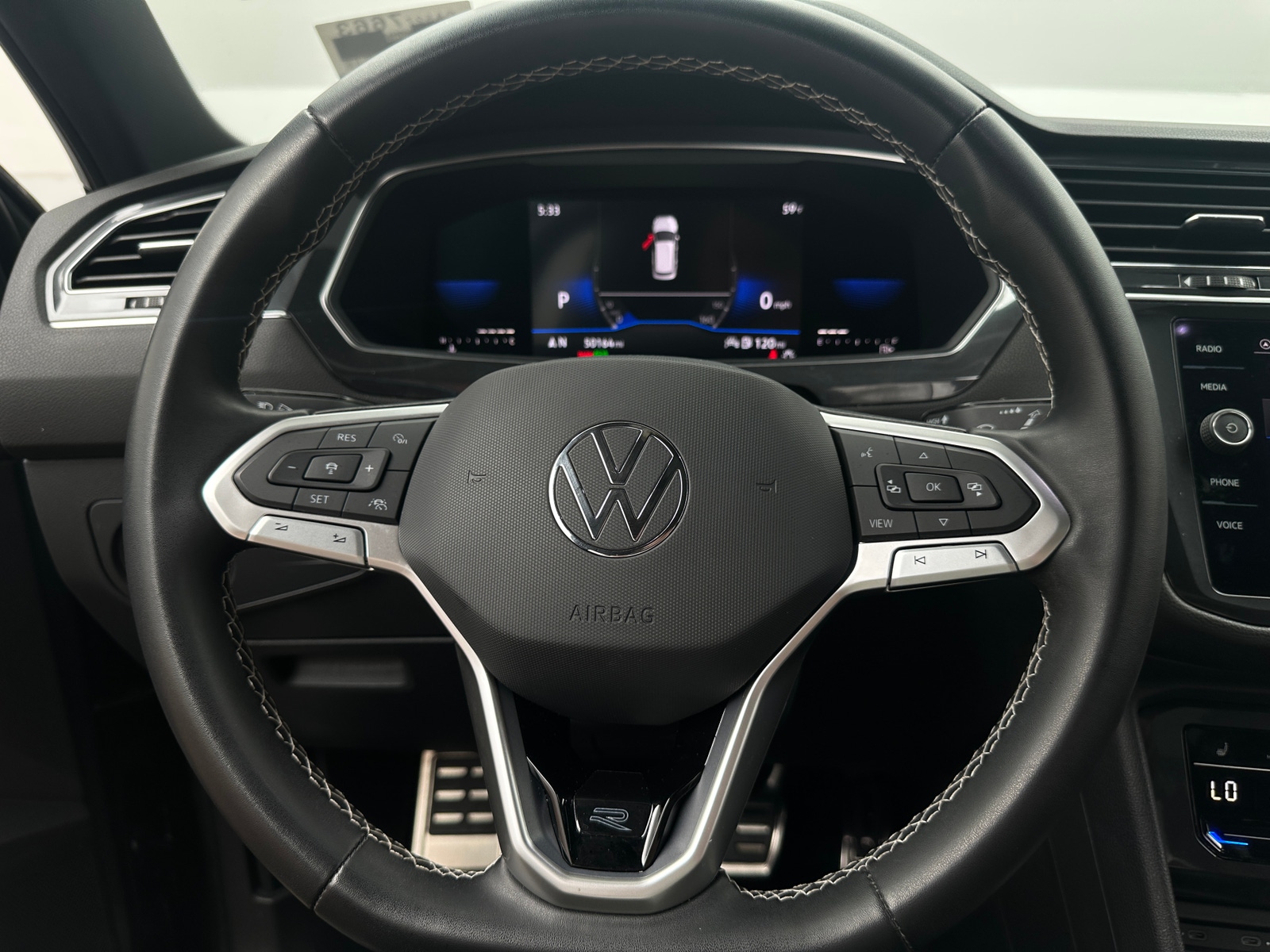 Thumbnail: 2023 Volkswagen Tiguan - 4