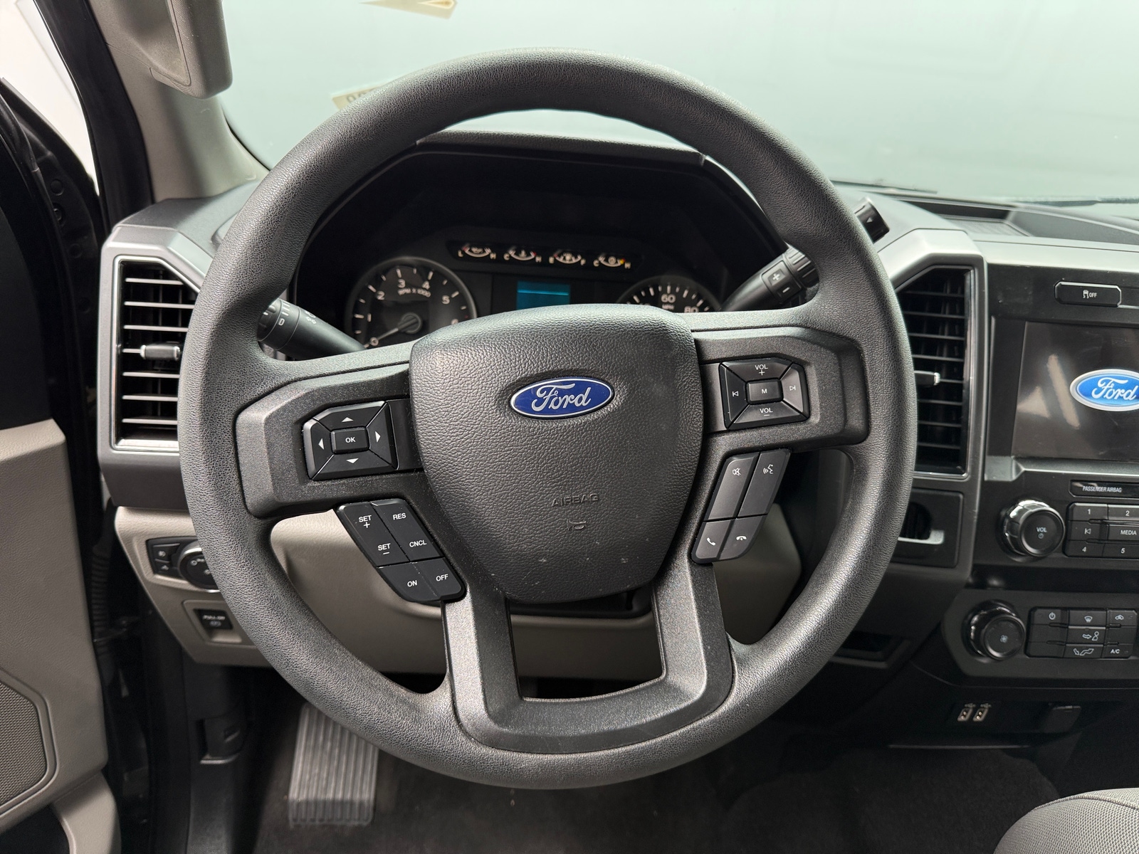 Thumbnail: 2019 Ford Econoline - 5