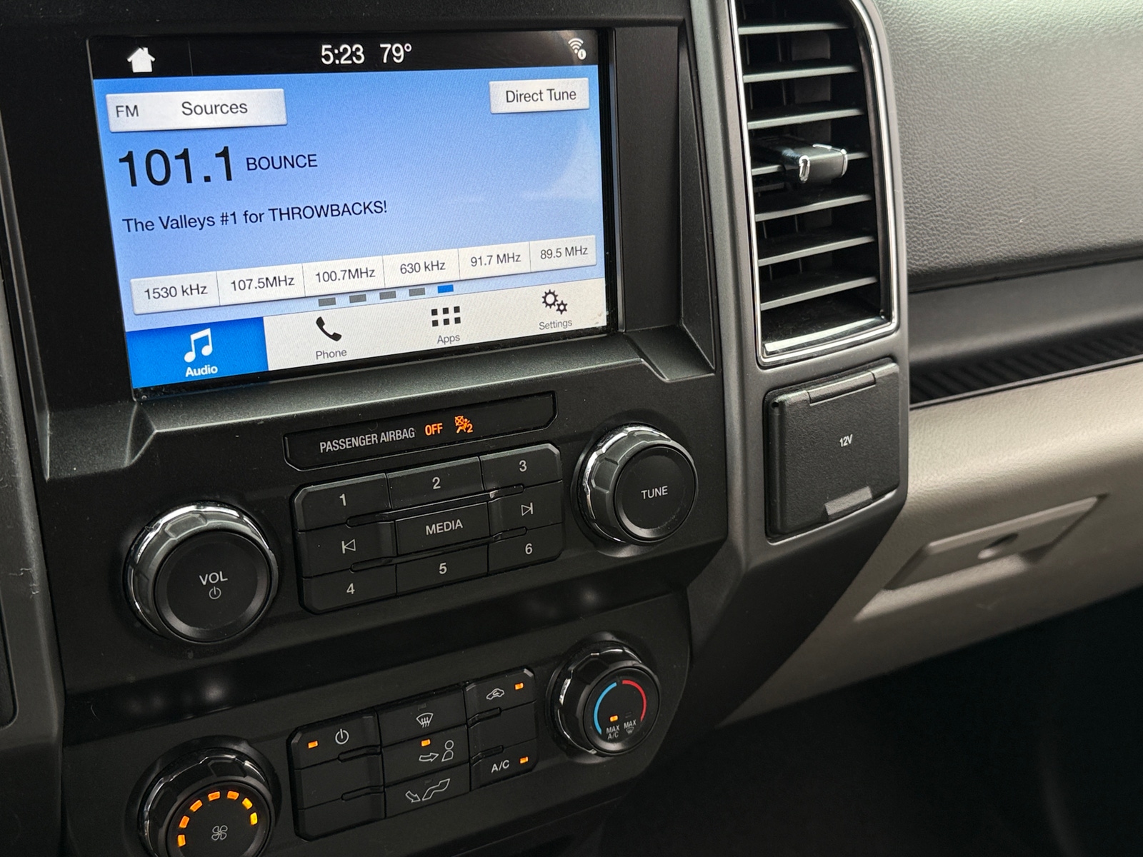 Thumbnail: 2019 Ford Econoline - 4