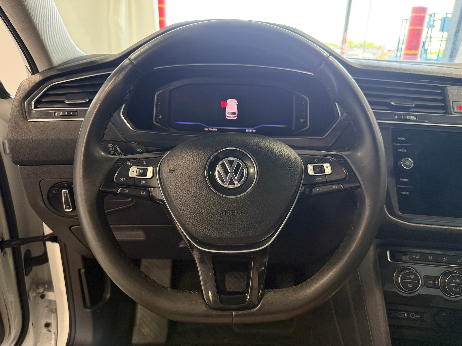 Thumbnail: 2020 Volkswagen Tiguan - 4