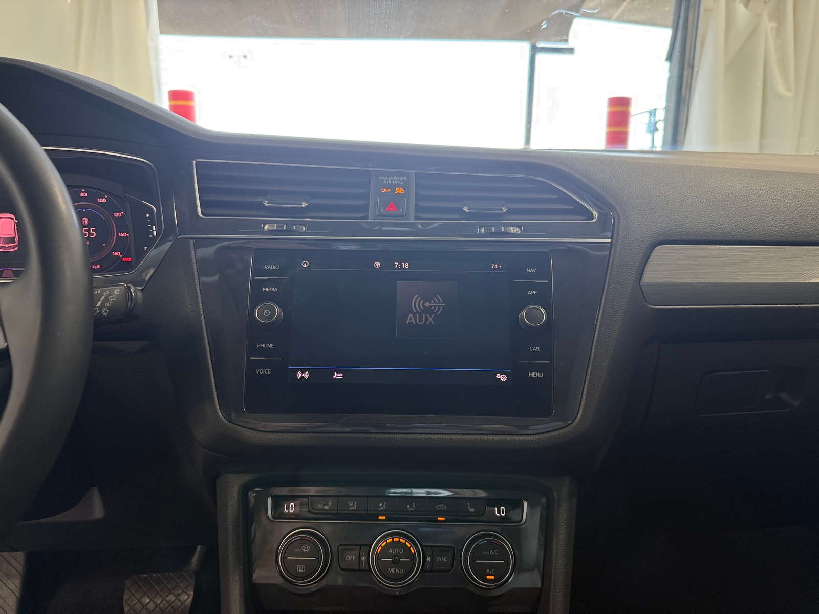 Thumbnail: 2020 Volkswagen Tiguan - 3